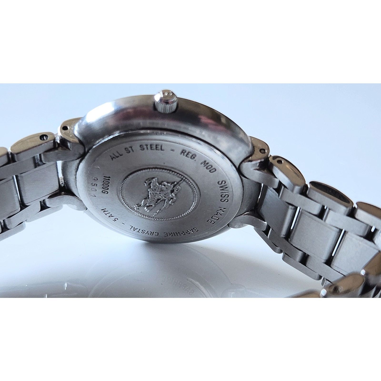 Vintage Burberry 11000G 35mm Watch for Men or Women