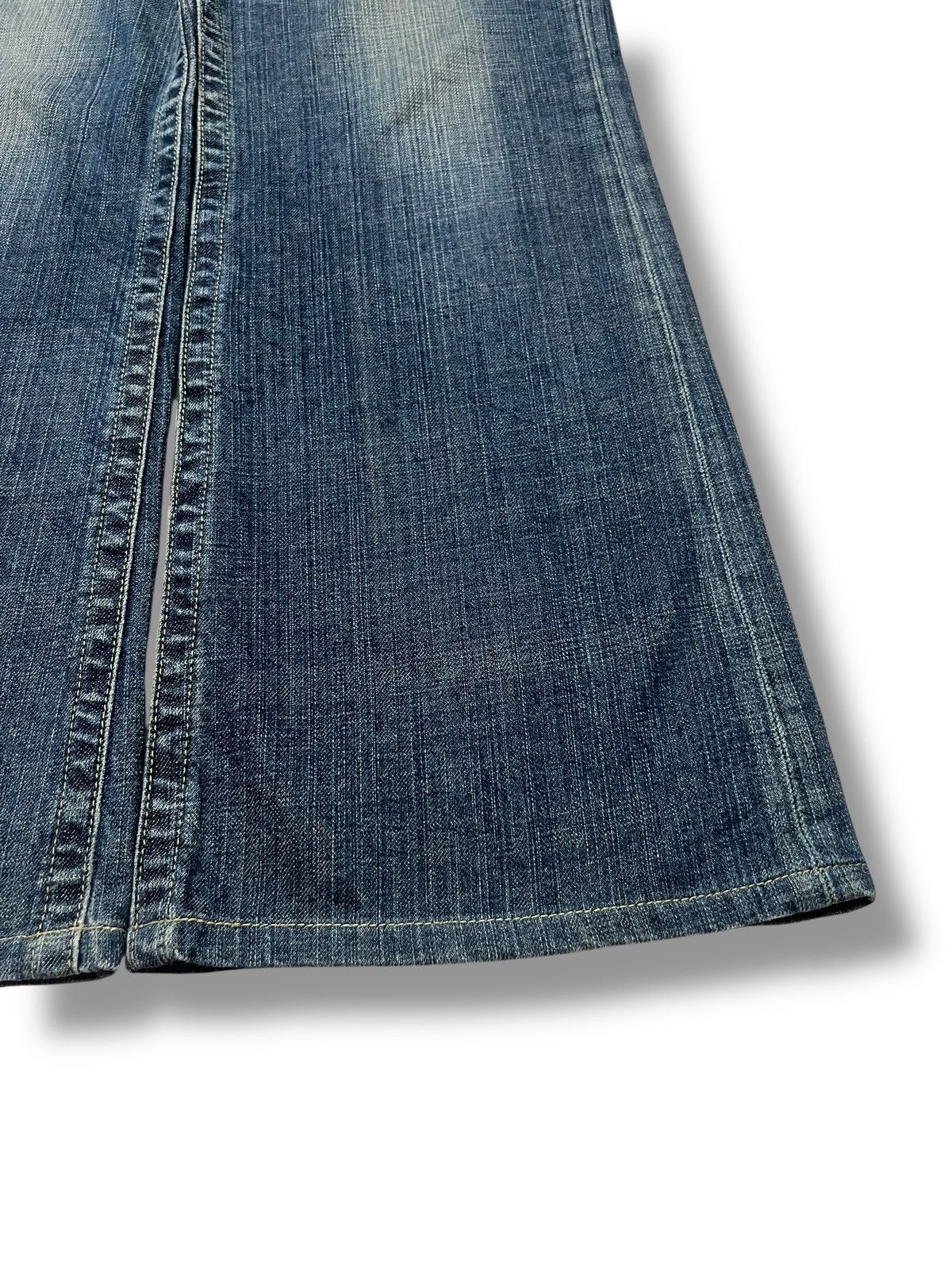 Uniqlo Vintage Uniqlo Bell Bottom Japan - Faded Wash Jeans Size US 35 - 6 Thumbnail
