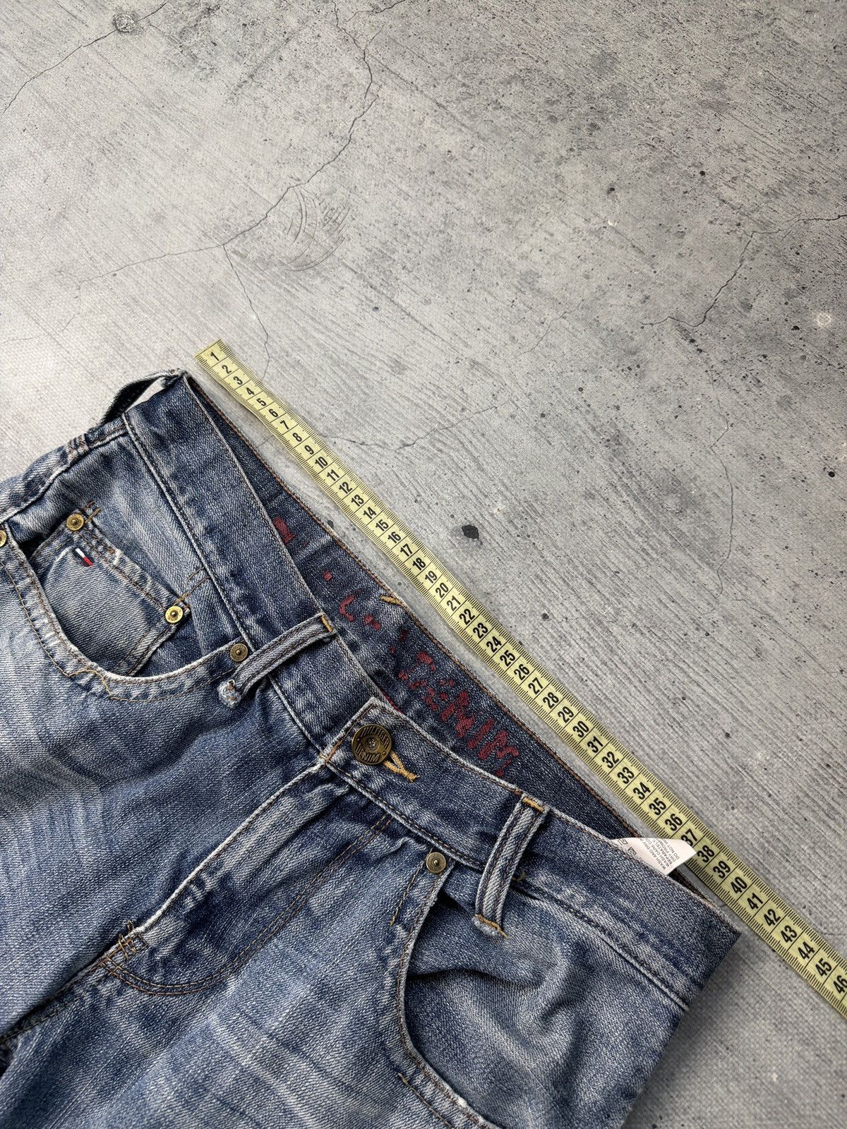 Tommy Hilfiger Vintage Tommy Hilfiger Jeans 34x34 Baggy Denim 90s Pants Size US 34 / EU 50 - 7 Thumbnail