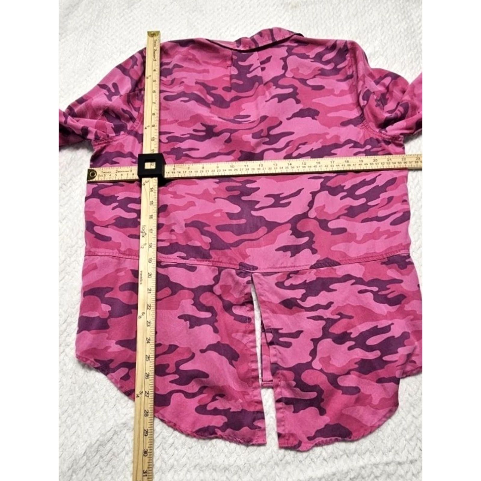 Nique VINTAGE? Unique Pink Camo Pattern CK Women’s Button Up Roll Tab Sleeve Shirt Large Size L / US 10 / IT 46 - 5 Thumbnail