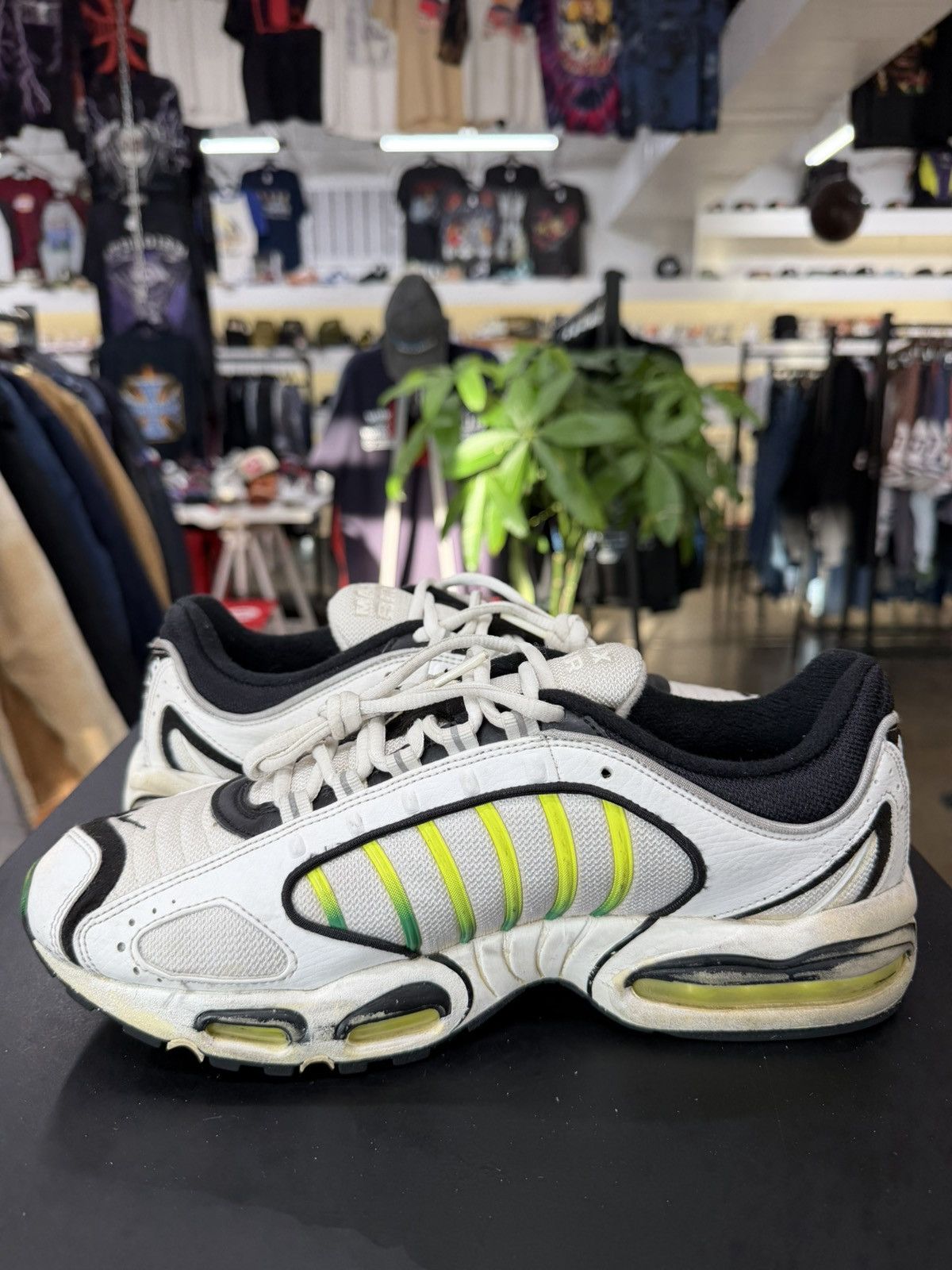 Nike Nike Air Max Tailwind 4 White Volt Black Size 10 (2019) Size US 10 / EU 43 - 4 Thumbnail