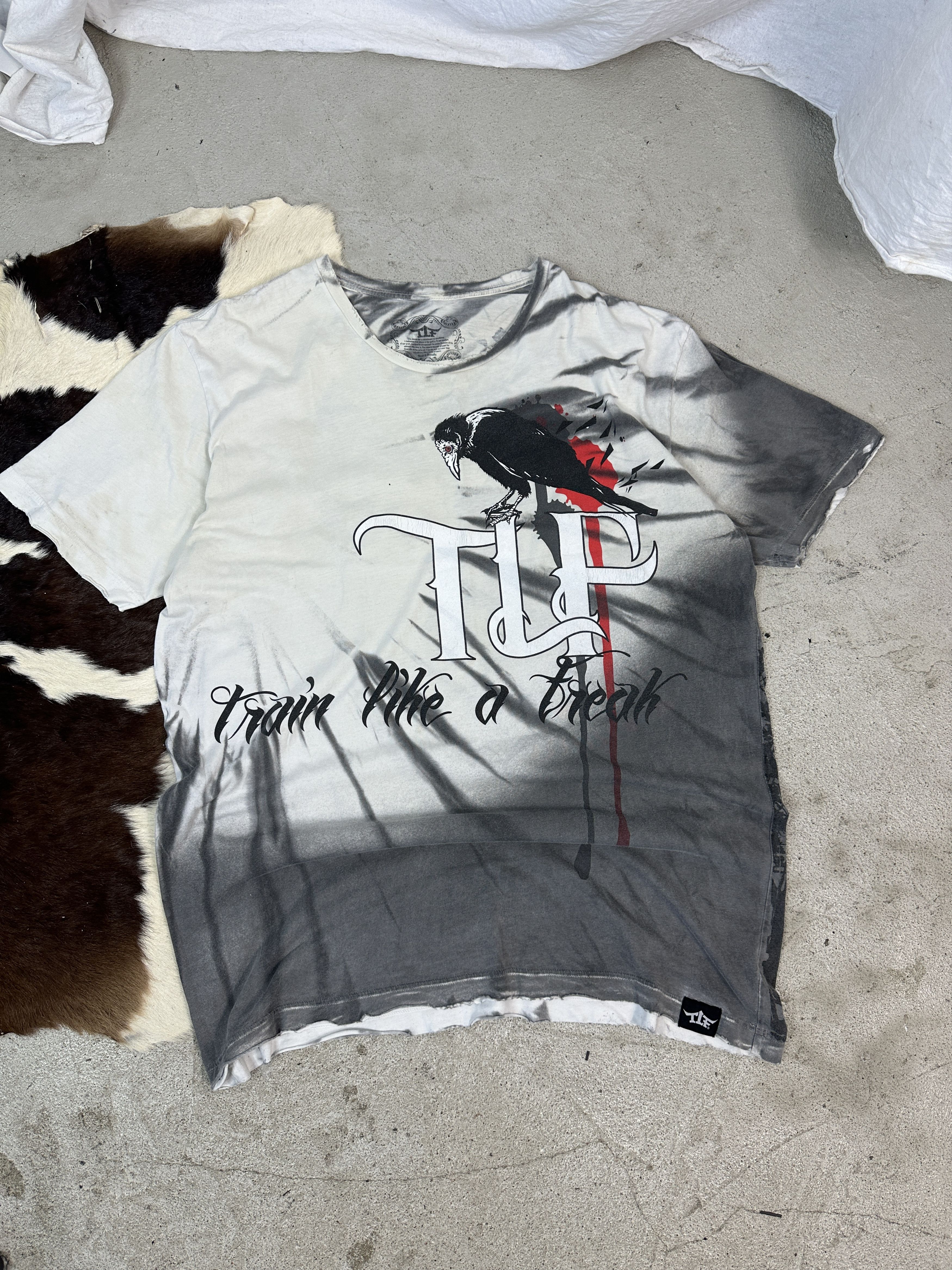 Vintage TLF Raven 00s Vintage T-shirt Size US XXL / EU 58 / 5 - 1 Thumbnail