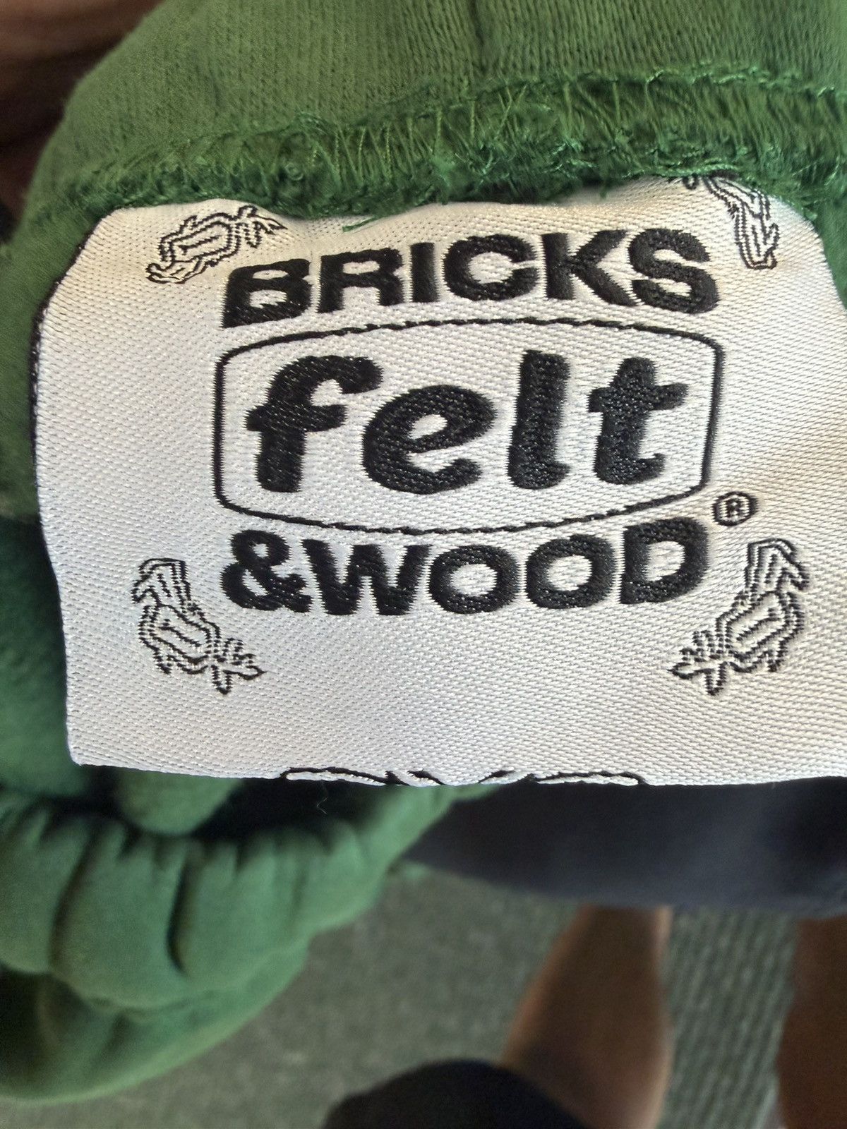 FELT FELT x Bricks & Wood “Butterfly Garden” Green Sweatpants Size US 32 / EU 48 - 4 Thumbnail