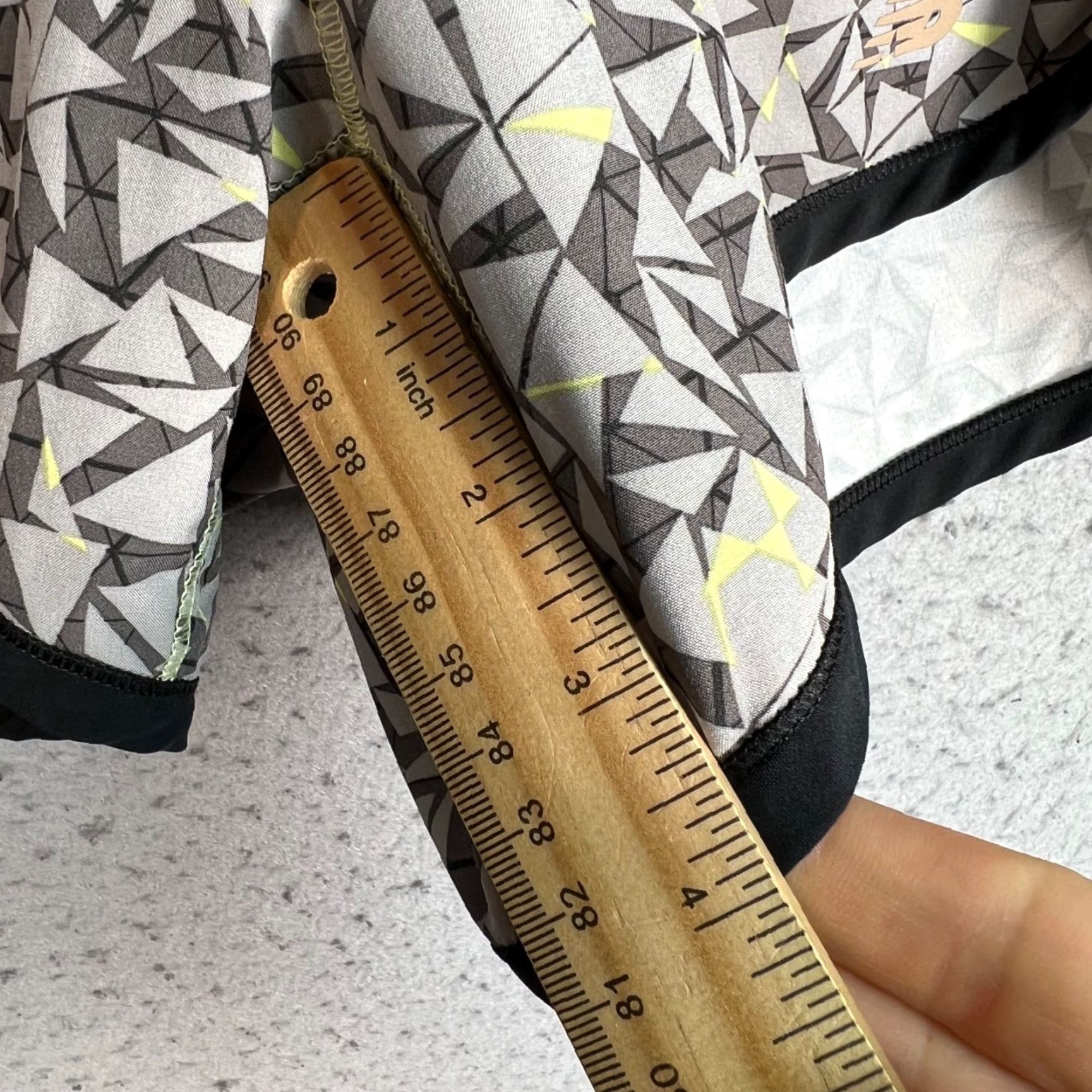 New Balance New Balance Womens XS Gray & Yellow Geometric Print Athletic Shorts Size 26" / US 2 / IT 38 - 6 Thumbnail