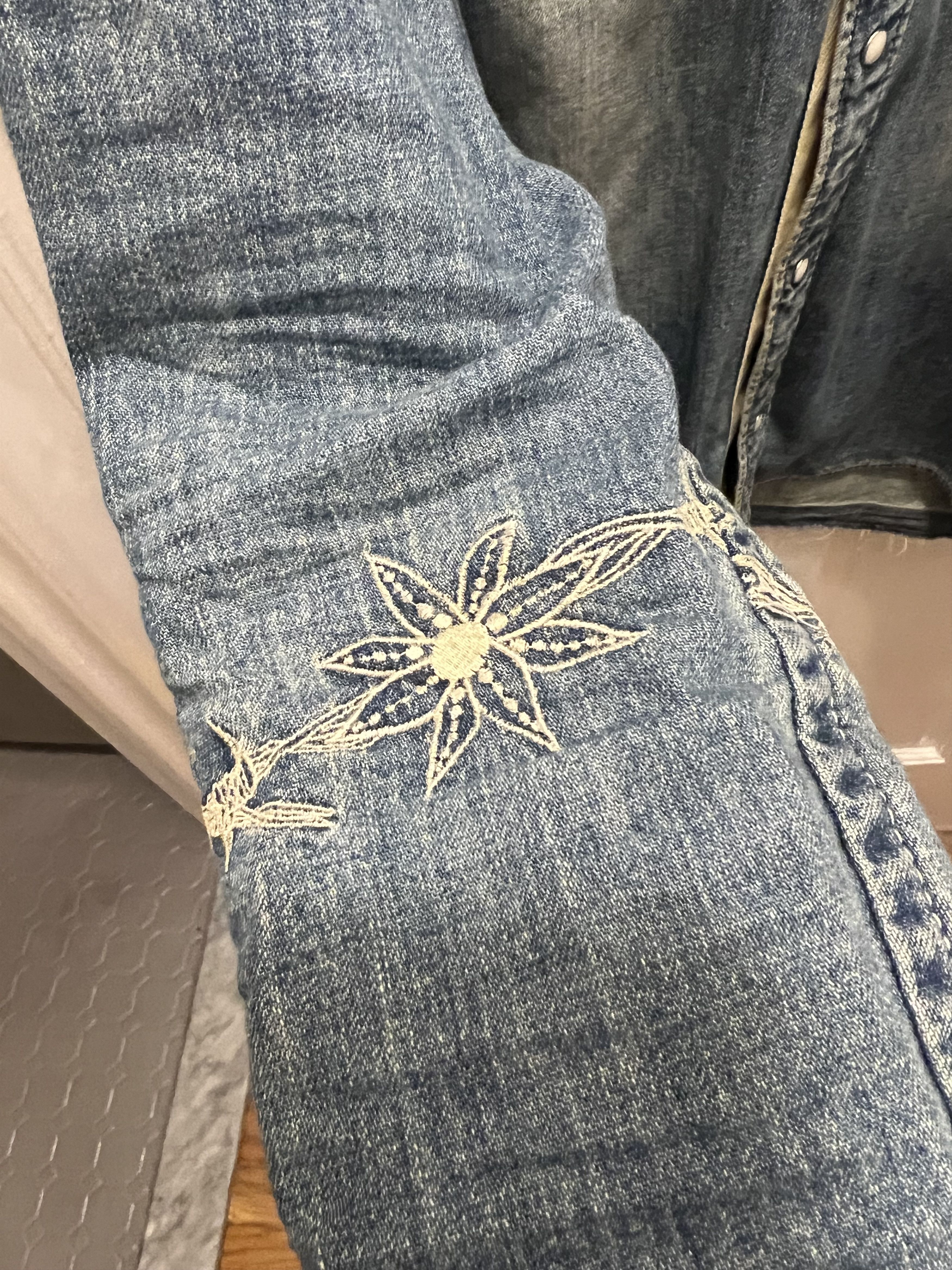 Sacai $1110 Embroidered Reworked Western Denim Shirt Size US L / EU 52-54 / 3 - 11 Thumbnail