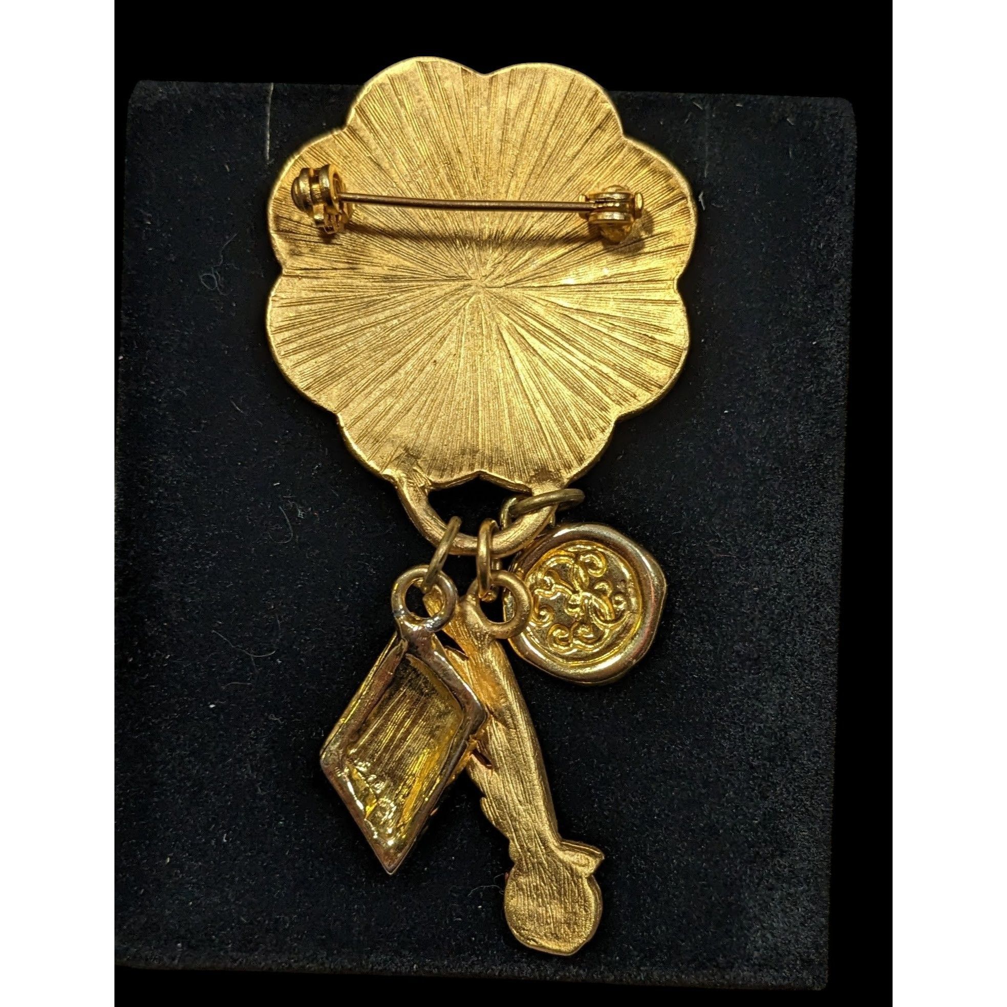 Other Vintage Poetry Love Gold Tone Brooch With Charms Size ONE SIZE - 3 Thumbnail