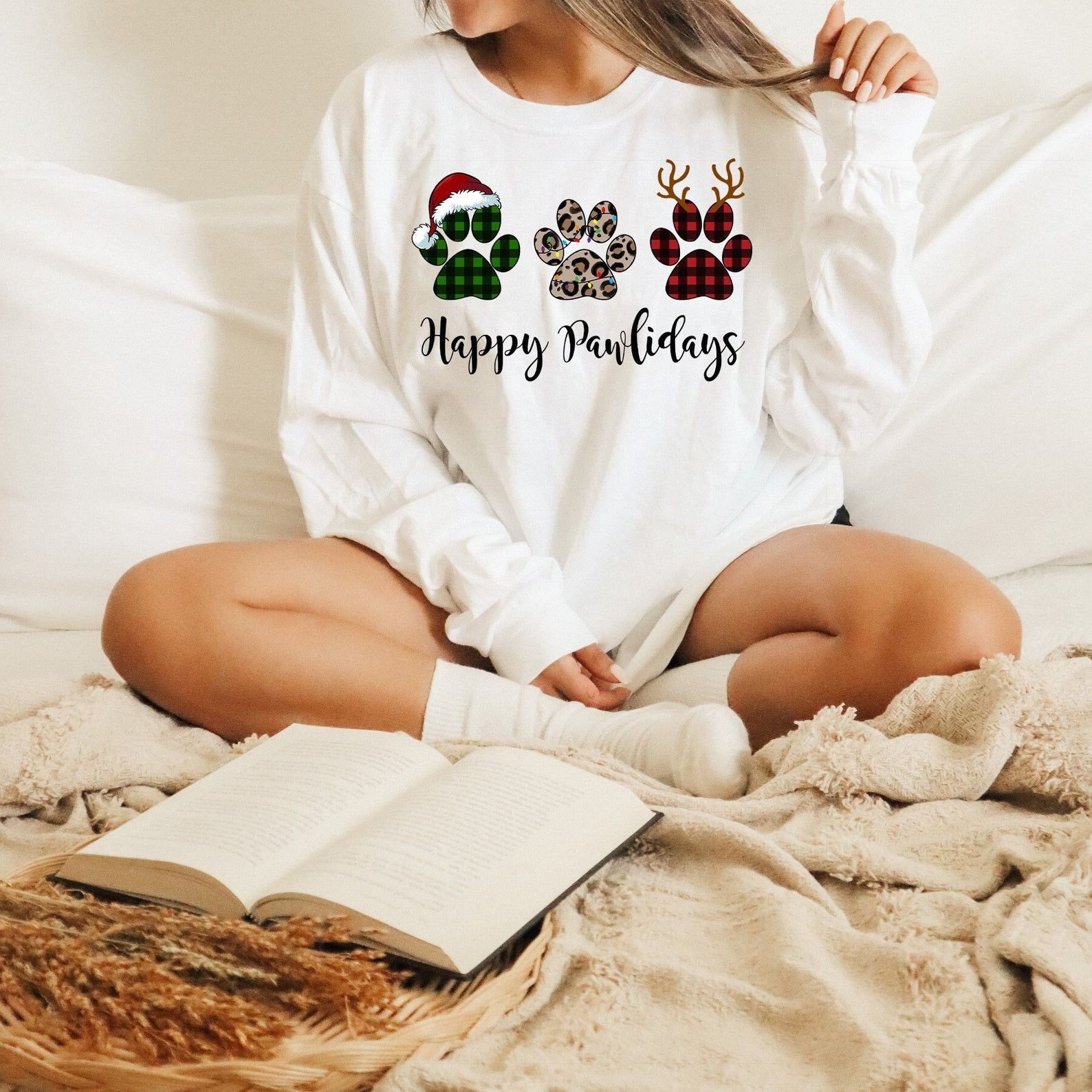 Designer × The Unbranded Brand Happy Pawlidays Sweatshirt, Happy Pawlidays Shirt Size XL / US 12-14 / IT 48-50 - 1 Thumbnail
