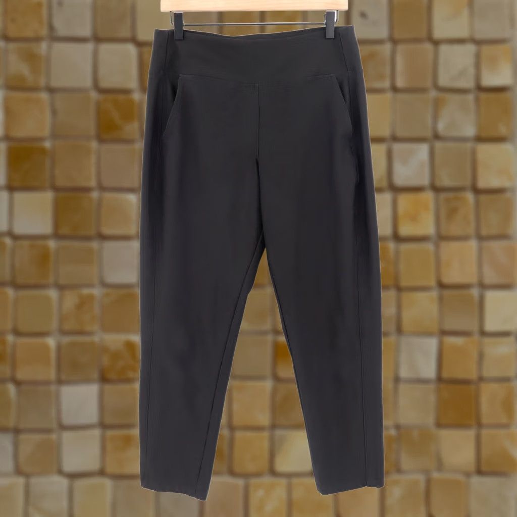 The North Face The North Face Pants Women Everyday High Rise Black M Regular Inseam 26 Pockets Elastic Waist Ankle Style Size 32" / US 10 / IT 46 - 1 Thumbnail