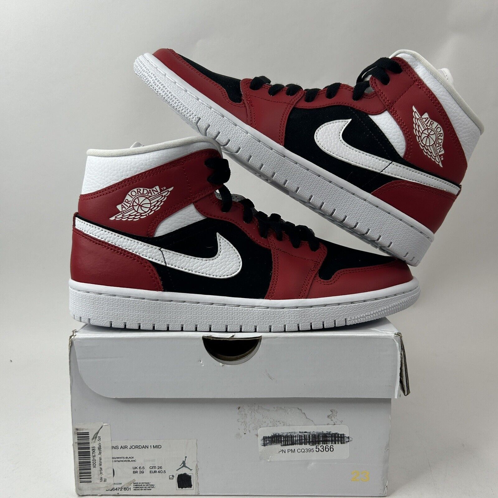Nike Nike Air Jordan 1 Mid Retro WMNS “Gym Red White Black” 2024 Size US 9 / IT 39 - 1 Thumbnail