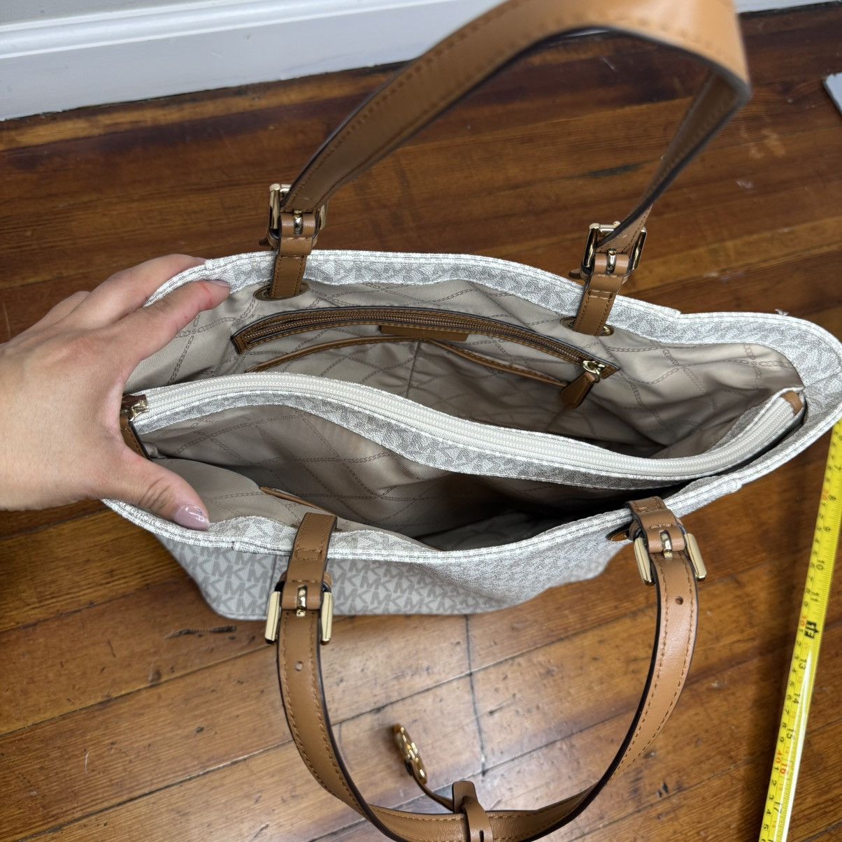 Michael Kors Michael Kors Cream MK Logo Tote with Tan Straps Size ONE SIZE - 7 Thumbnail