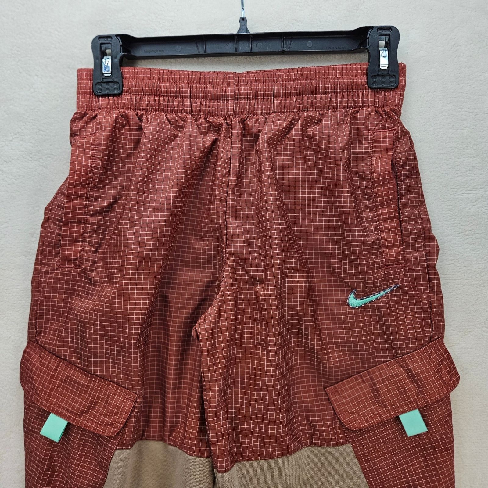 Nike NIKE BOYS MEDIUM CARGO JOGGER PANTS CLAY RIPSTOP KHAKI Size US 26 / EU 42 - 2 Thumbnail