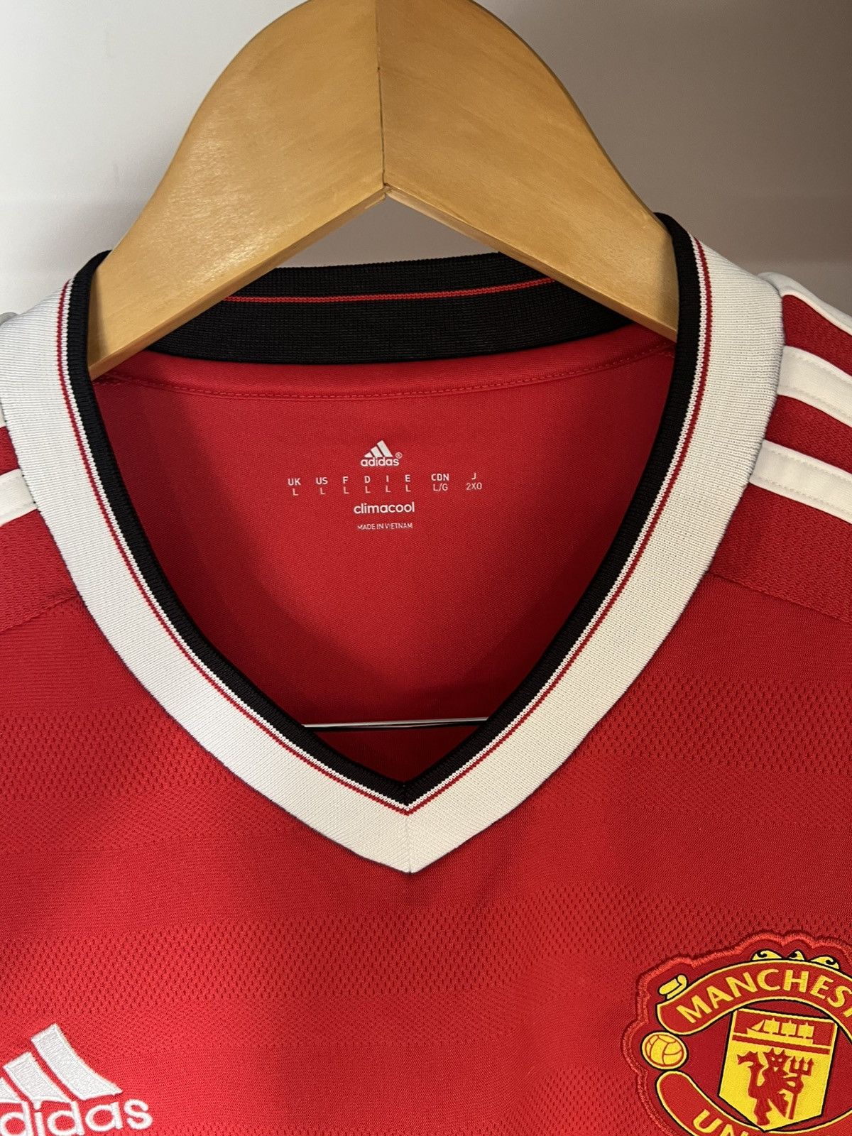 Adidas VINTAGE ADIDAS FC MANCHESTER UNITED ENGLAND SOCCER JERSEY Size US L / EU 52-54 / 3 - 14 Thumbnail