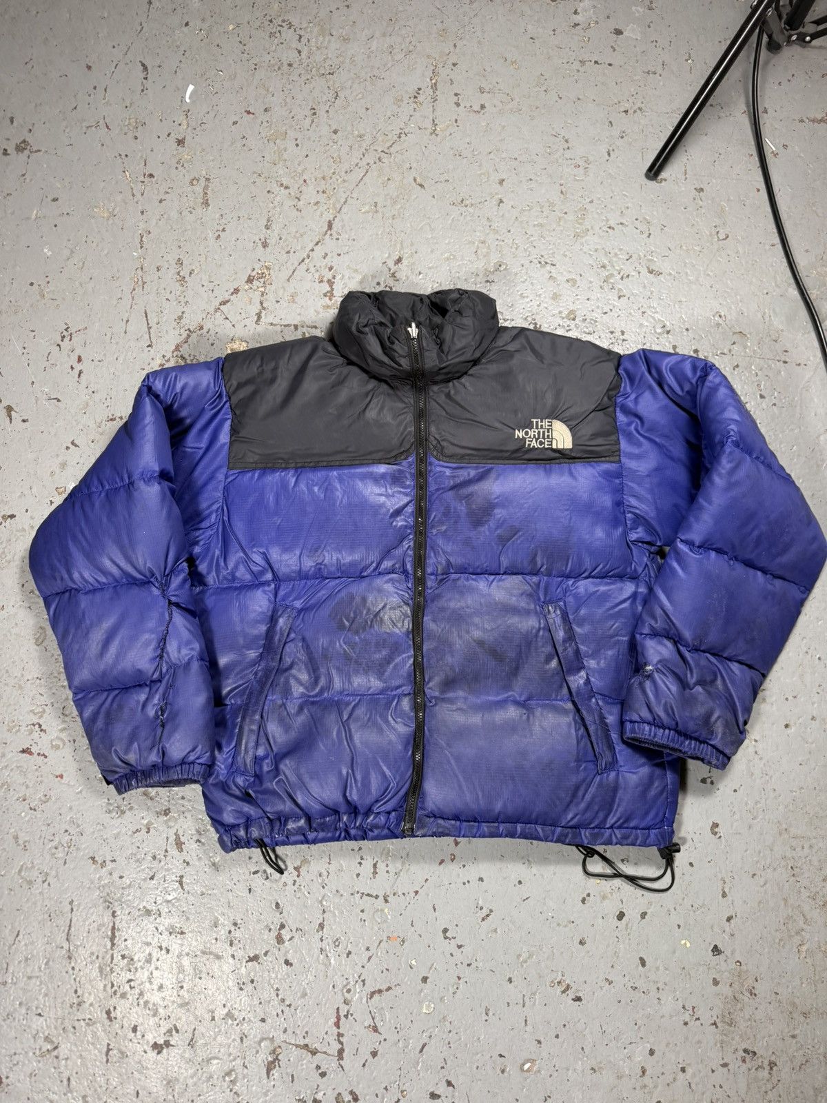The North Face Distressed North Face Puffer Jacket Size US L / EU 52-54 / 3 - 1 Thumbnail