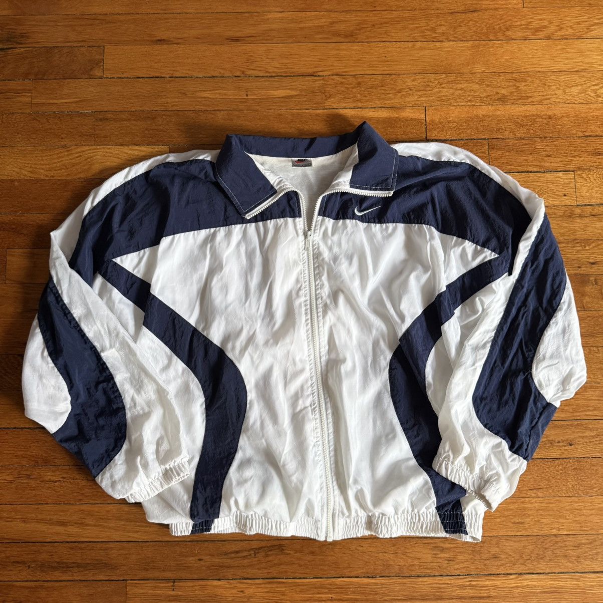 Nike Vintage Nike Windbreaker Light Jacket Size US L / EU 52-54 / 3 - 1 Thumbnail