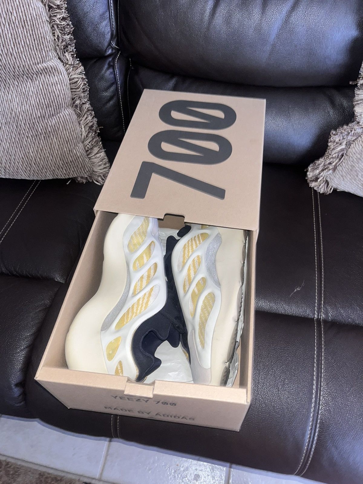 Yeezy YEEZY 700 V3 - SEND OFFERS ‼️ Size US 9.5 / EU 42-43 - 9 Thumbnail