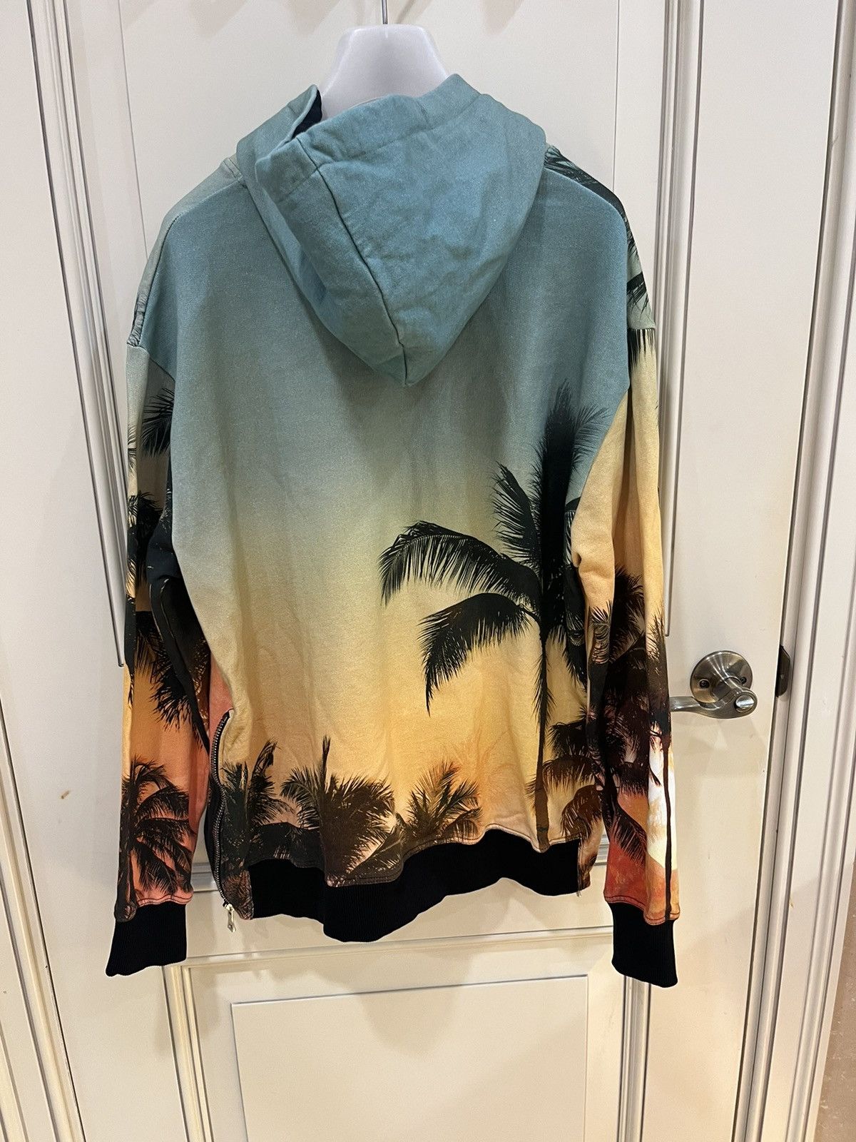 Balmain palm tree sunset print hoodie Sweater size m Size US M / EU 48-50 / 2 - 15 Thumbnail