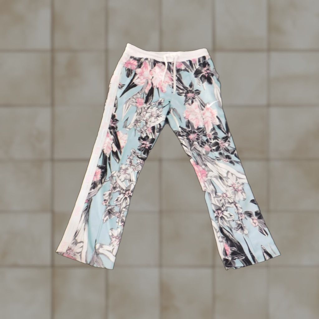 Nike **Blue Floral Nike Sweatpants Women's Small Stretch Active** User: **Blue Floral Nike Women's Sweatpants Size Small Stretch Active** Size 28" / US 6 / IT 42 - 1 Thumbnail