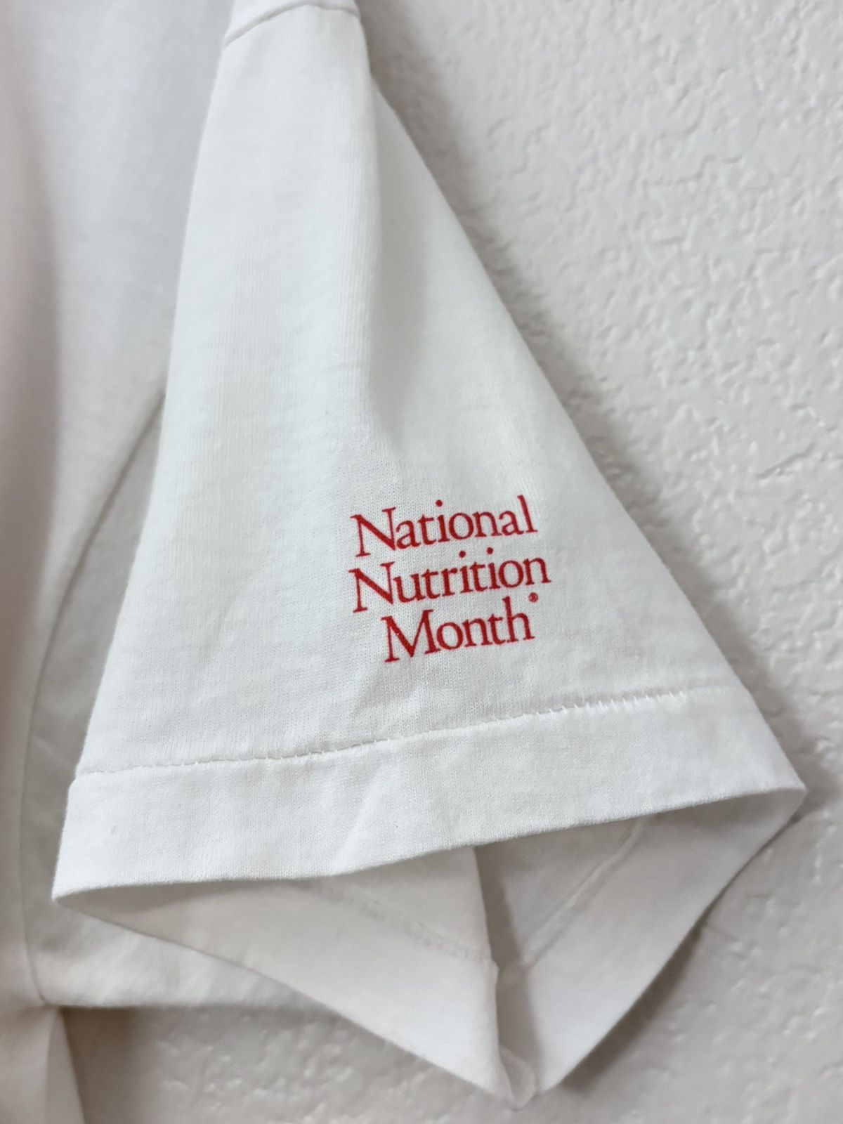 Vintage 90’s National Nutrition Month Eat Right America Tee Size US L / EU 52-54 / 3 - 5 Thumbnail