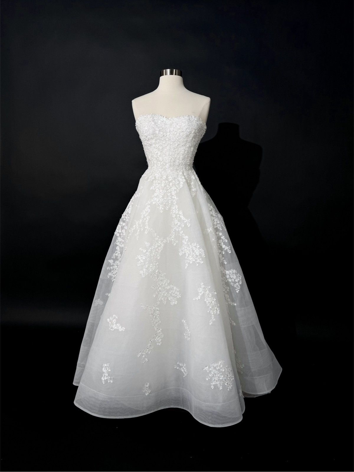 Other Preloved US 2 Anna Augusta Embroidery appliqués Bridal Gown Size XS / US 0-2 / IT 36-38 - 2 Thumbnail