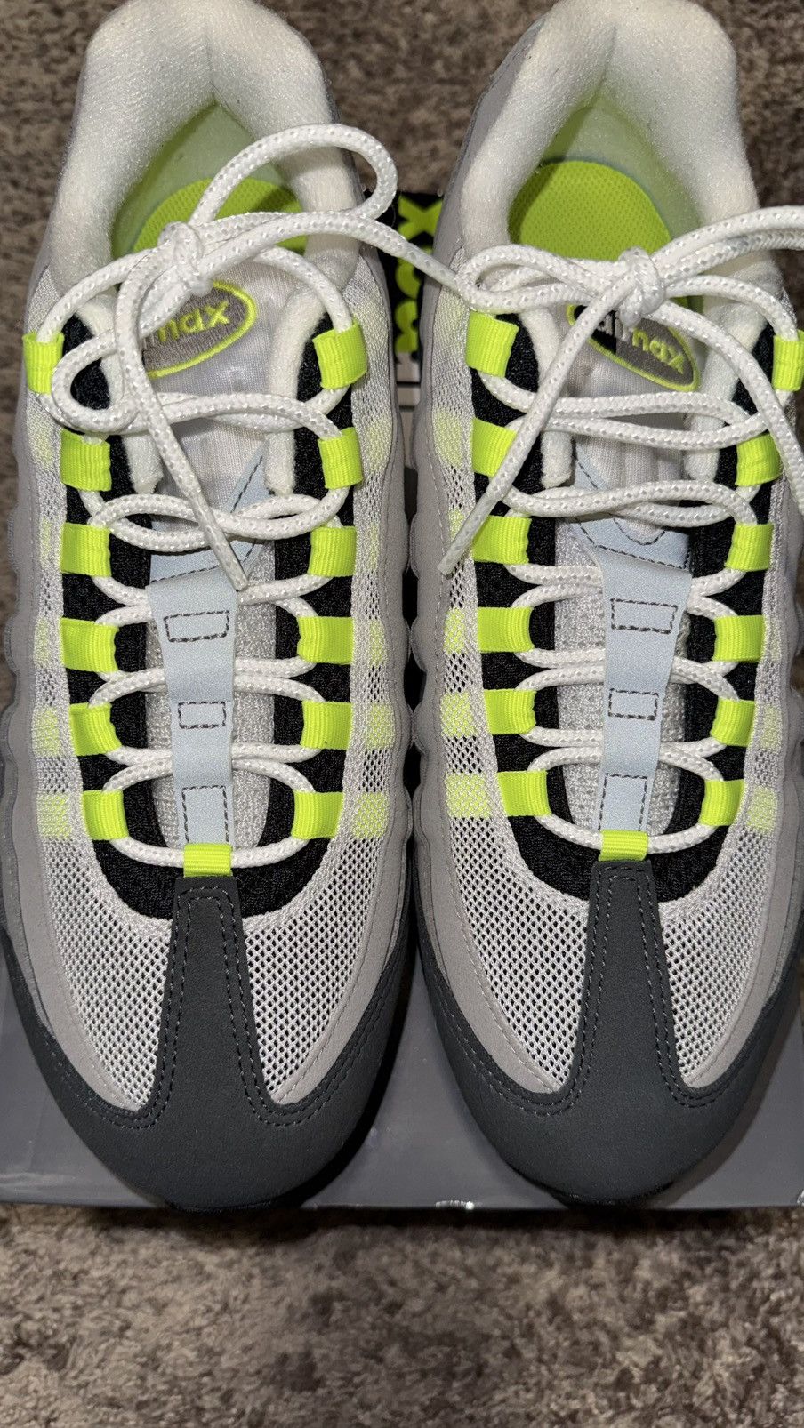 Nike Airmax 95 NEON Size US 9.5 / EU 42-43 - 6 Thumbnail
