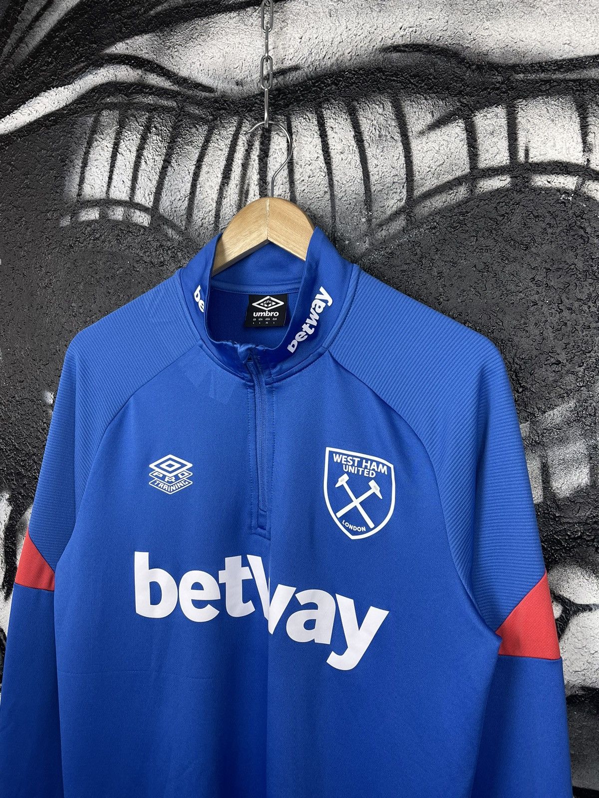 Umbro Umbro Pro Training West Ham United Jersey 1/2 Zip Top Shirts Size US L / EU 52-54 / 3 - 3 Thumbnail