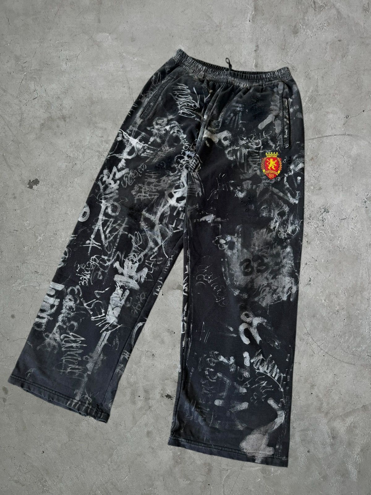 Balenciaga Balenciaga Graffiti Skater Sweatpants Size US 34 / EU 50 - 3 Thumbnail