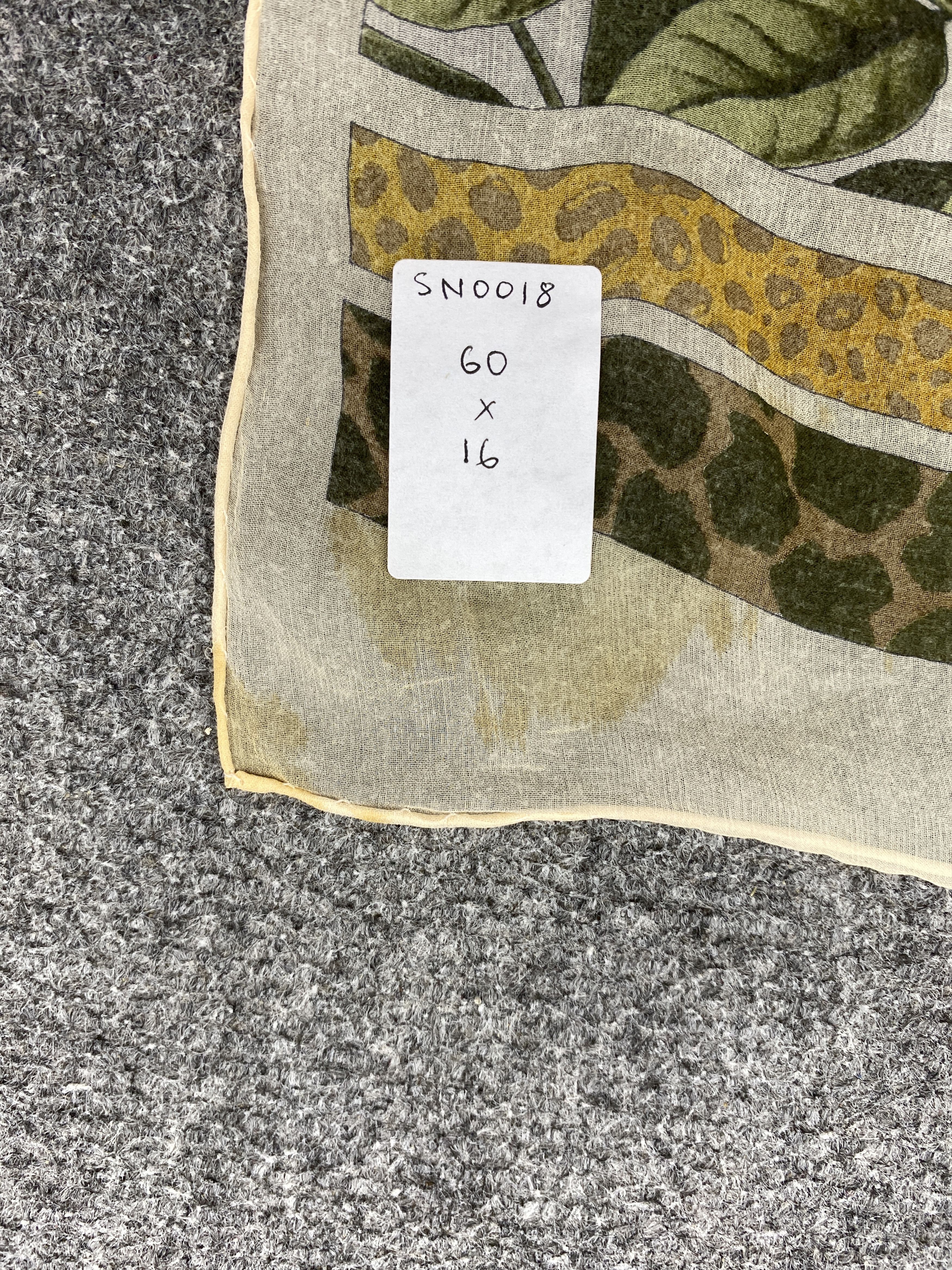 Salvatore Ferragamo × Vintage Salvatore Ferragamo Silk Scarf / Foulards / Babushka SN0018 Size ONE SIZE - 5 Thumbnail