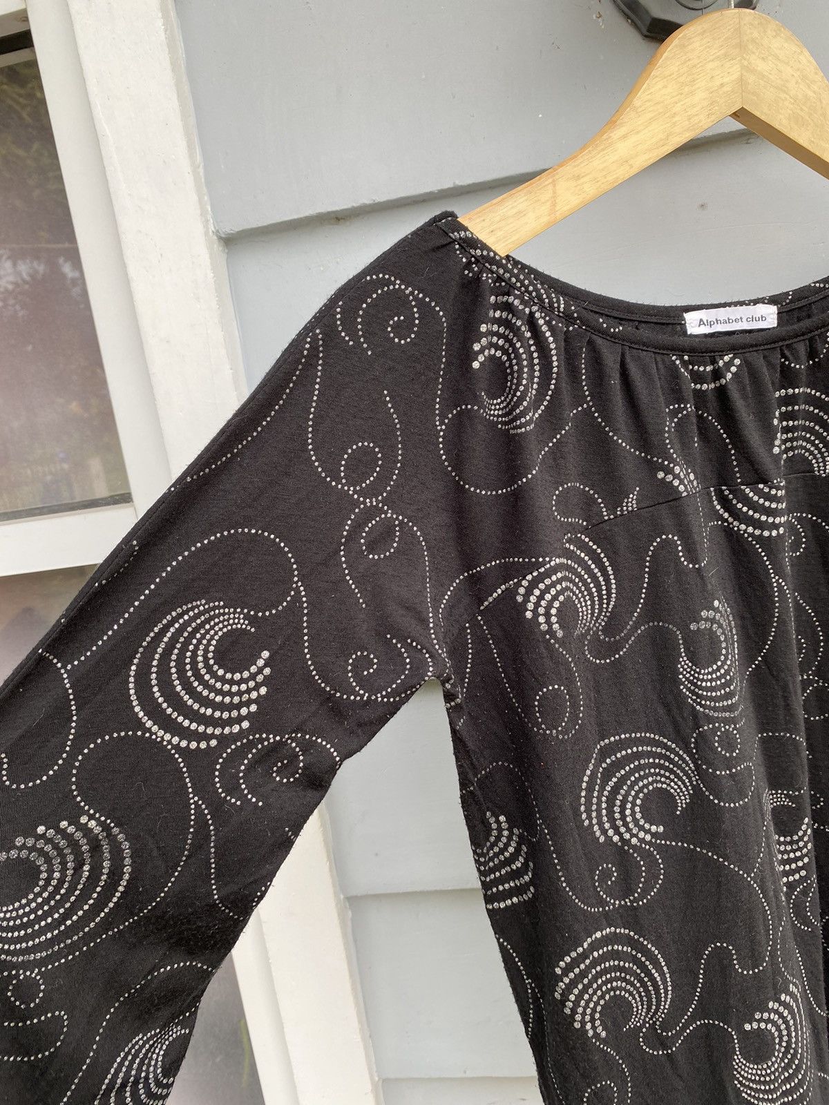 Japanese Brand Alphabet Club Longsleeve with Abstract Dot Swirl Pattern Size ONE SIZE - 3 Thumbnail