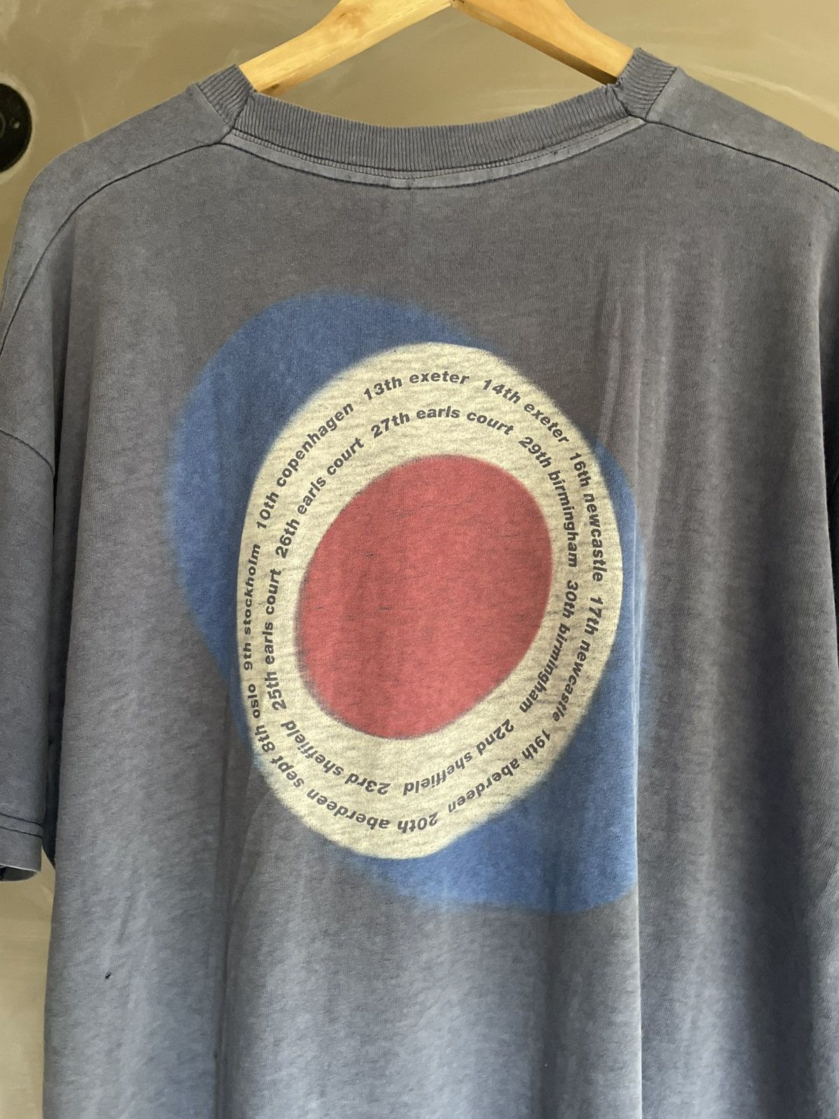 Band Tees Thrashed 90s Vintage Oasis Be Here Now Band T-shirt Size US XL / EU 56 / 4 - 5 Thumbnail