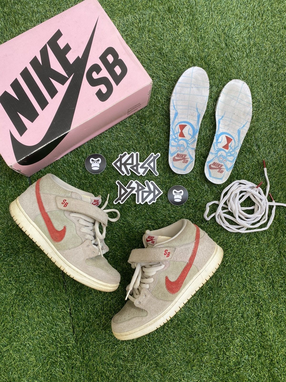 Nike Dunk SB mid White Widow Size US 9.5 / EU 42-43 - 16 Thumbnail