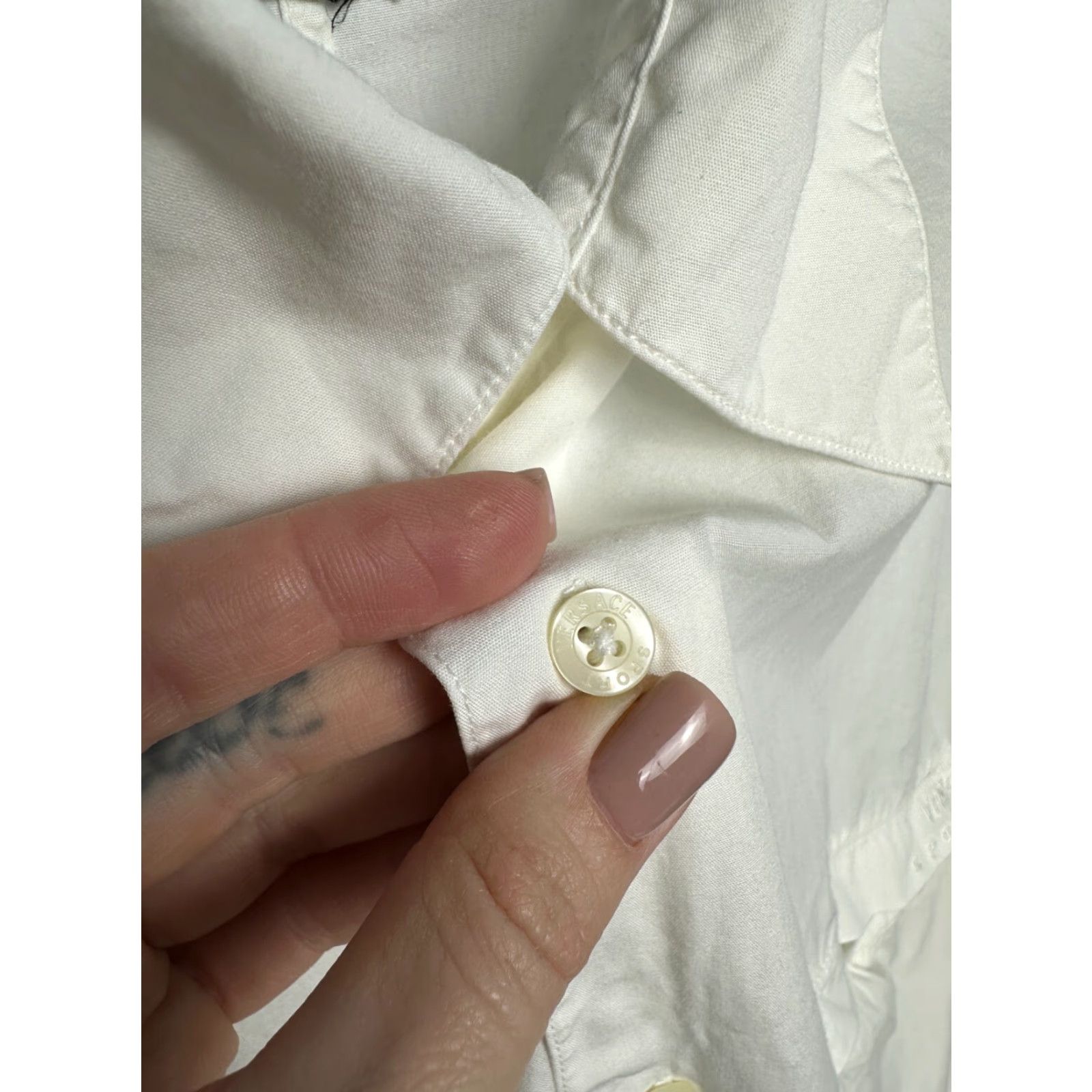 Versace VINTAGE Versace Sport Mens Long Sleeve White Shirt XL Size US XL / EU 56 / 4 - 5 Thumbnail