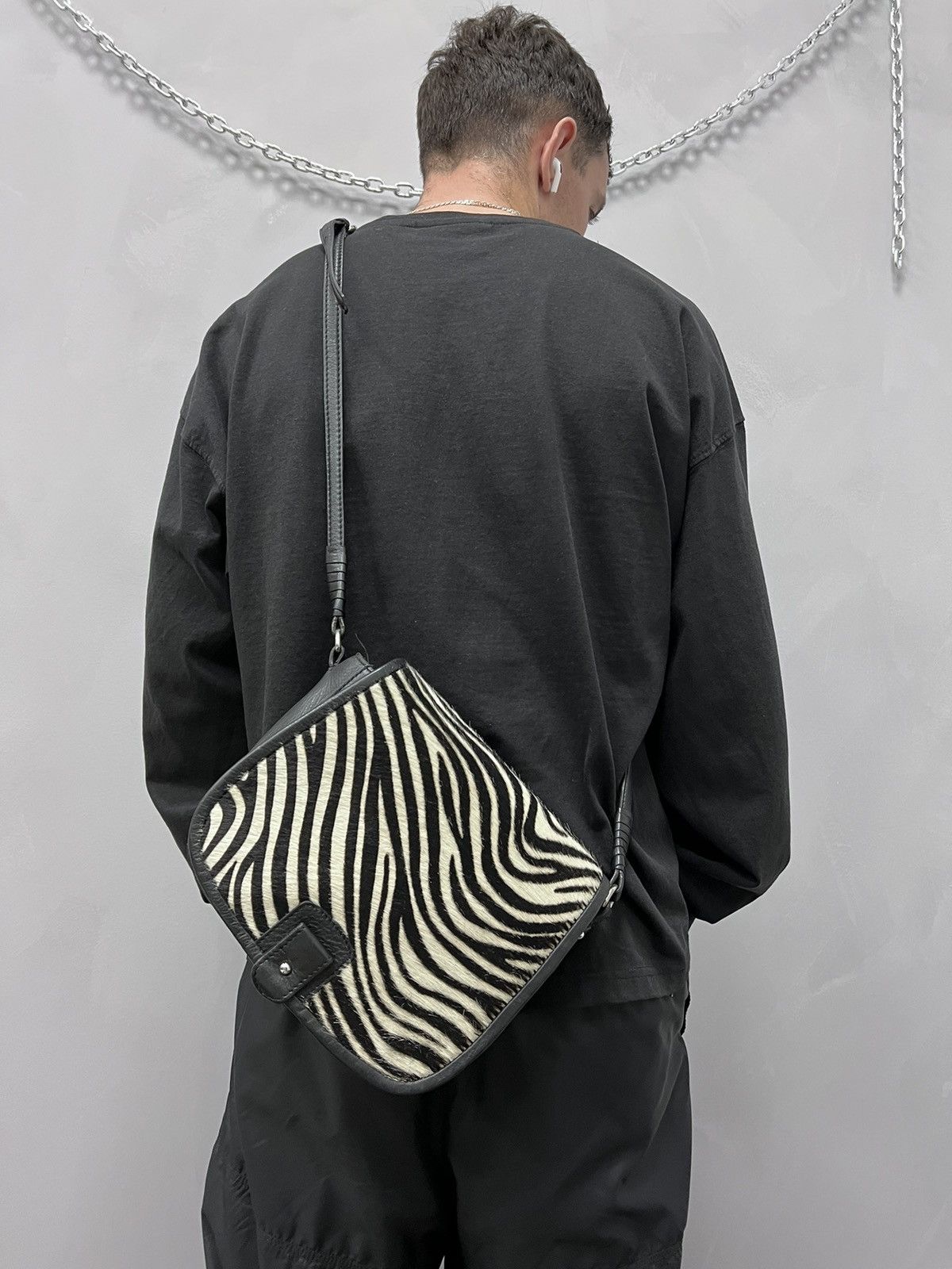 If Six Was Nine VINTAGE ARCHIVE LEATHER METAL KAMRII STYLE MESSENGER BAG Size ONE SIZE - 4 Thumbnail