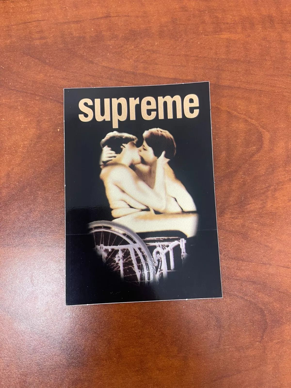 Supreme Supreme Kiss Sticker Size ONE SIZE - 1 Preview