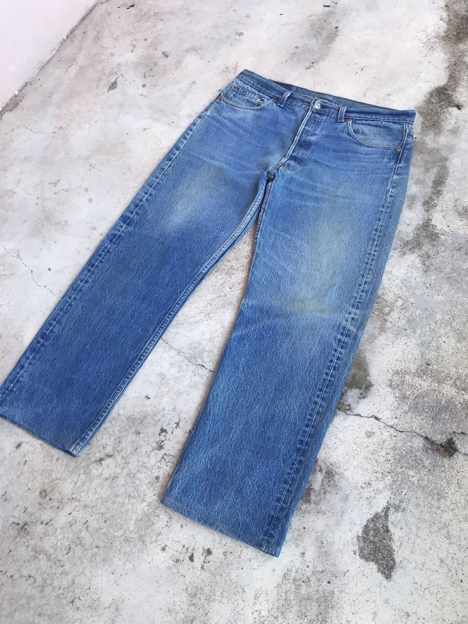 Levi's × Vintage Vintage 1992 Levis 501xx lightwash dirty jean W34x27 USA Size US 34 / EU 50 - 2 Thumbnail