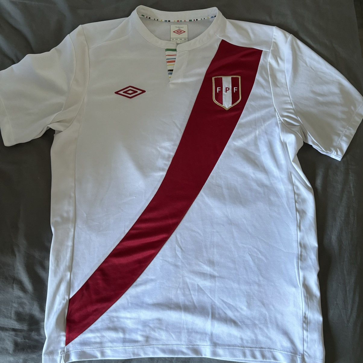 Umbro Peru 2011-12 Umbro jersey Size US L / EU 52-54 / 3 - 1 Thumbnail