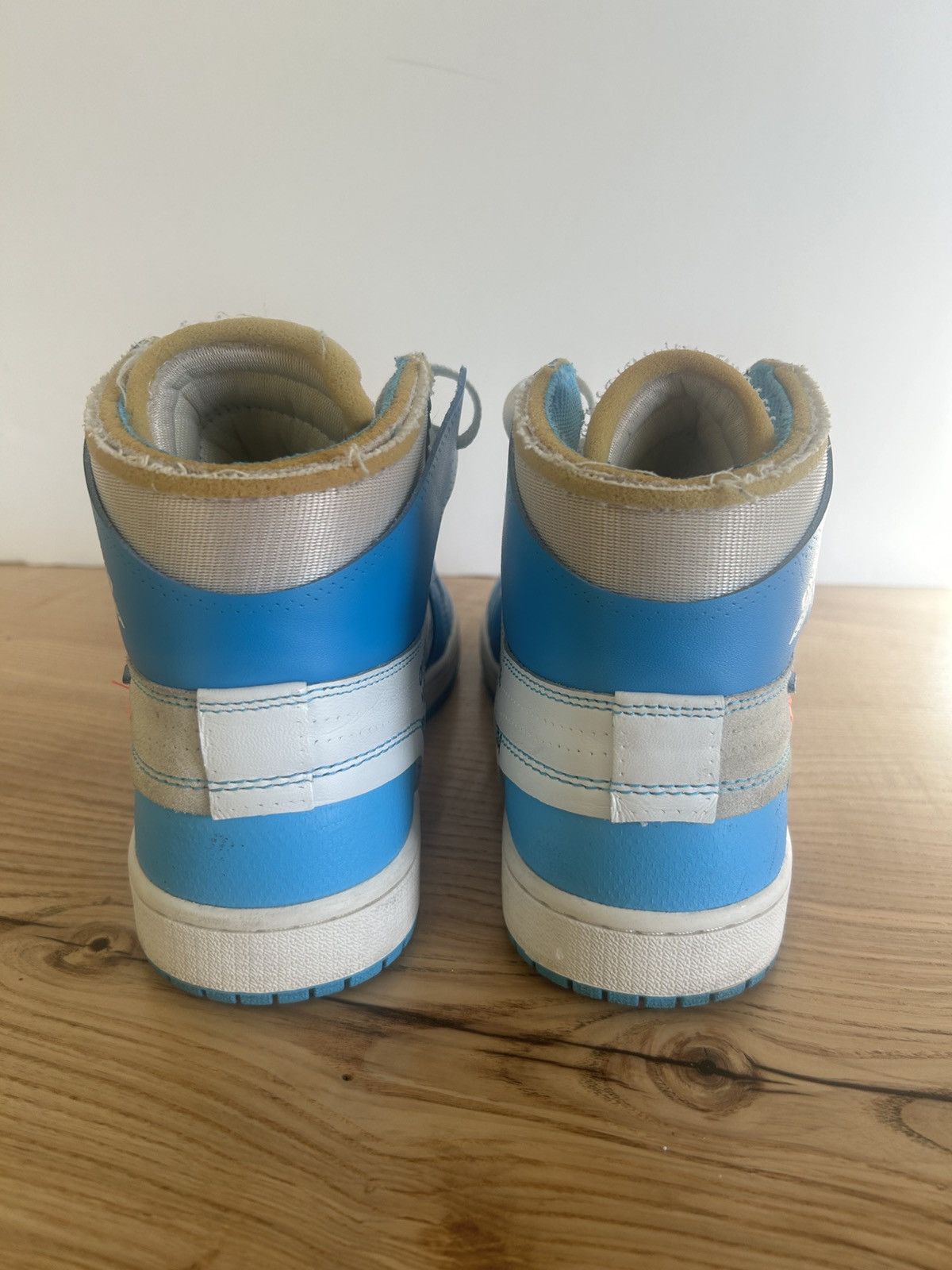 Jordan Brand Off-White x Air Jordan 1 Retro High OG ‘UNC’ Size US 10.5 / EU 43-44 - 4 Thumbnail