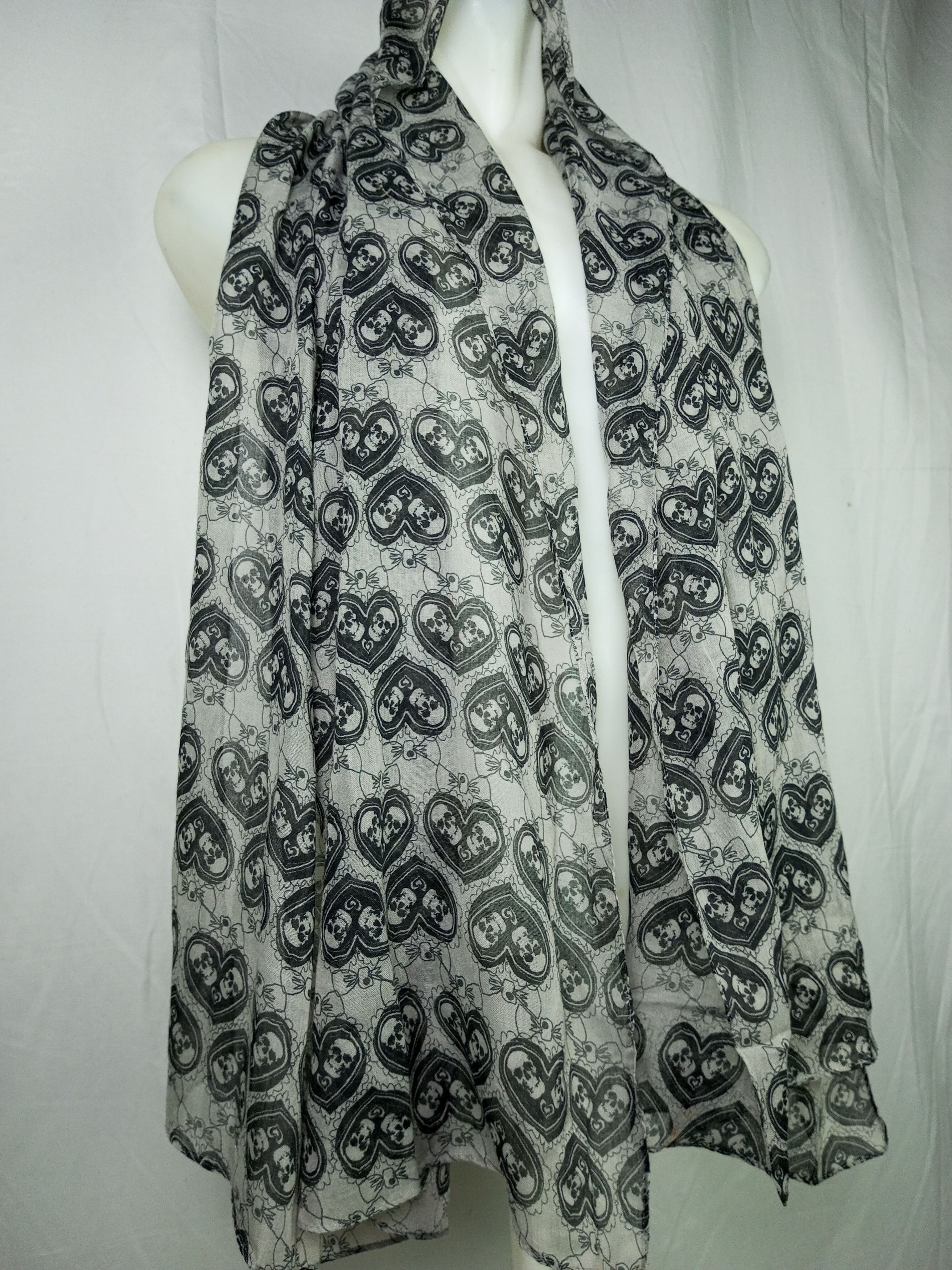 Japanese Brand Skulls Scarf Inspired By Alexander McQueen Size ONE SIZE - 3 Thumbnail