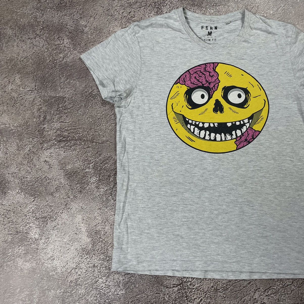 Vintage Vintage Y2K Graphic Tee Creepy Smiley Face Art Streetwear M Size US M / EU 48-50 / 2 - 3 Thumbnail