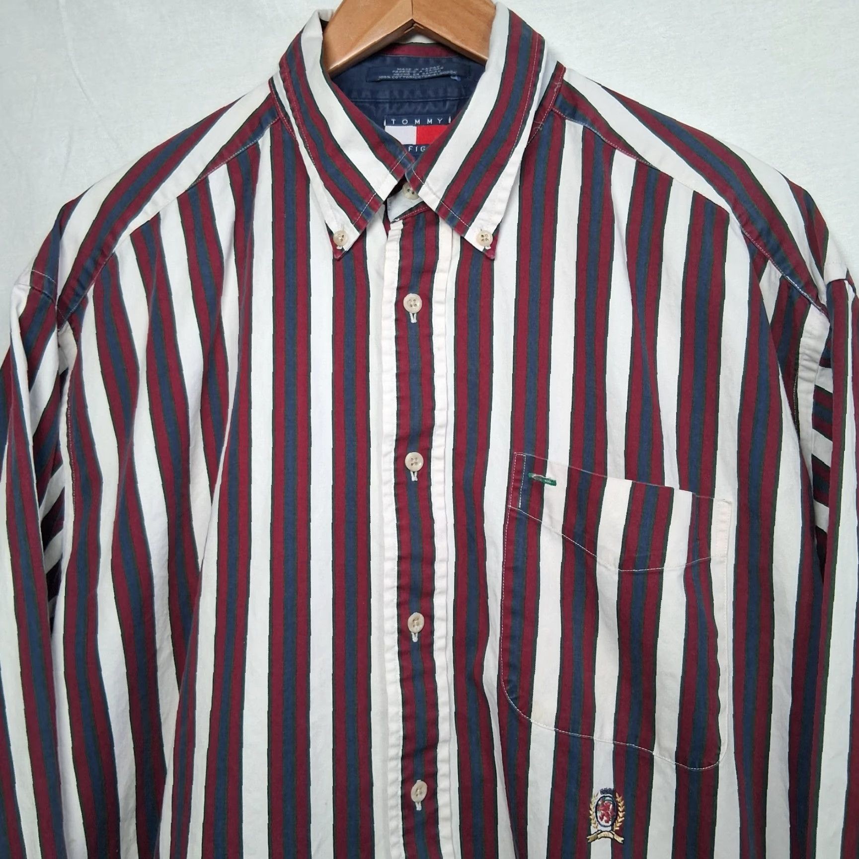 Tommy Hilfiger VINTAGE Tommy Hilfiger Shirt Men L Maroon Navy Stripe Crest Button-Up Collared 1990s Retro Blue Cotton Size US L / EU 52-54 / 3 - 2 Thumbnail