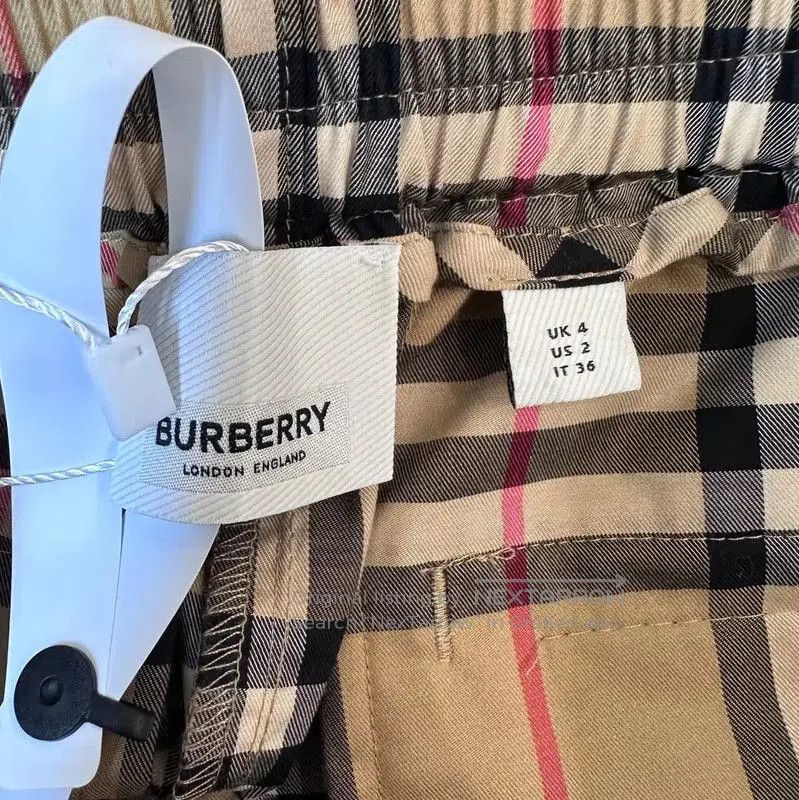 Burberry Burberry Khaki Women's Shorts. Size 26" / US 2 / IT 38 - 3 Thumbnail