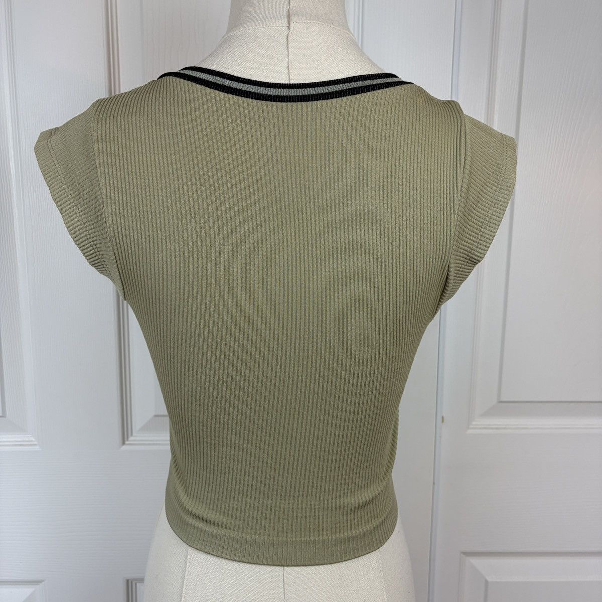 Urban Outfitters Urban outfitters out from under green & black ribbed top Size XS / US 0-2 / IT 36-38 - 2 Thumbnail