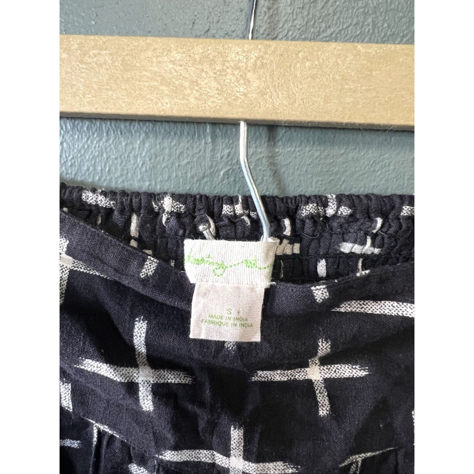 Urban Outfitters Staring at Stars Skirt Womens Black Midi Size Medium A-Line Elastic Waist Geometric Pattern Hand Wash Only Canvas Ultra Low Rise 30 Inches Size 32" / US 10 / IT 46 - 3 Thumbnail
