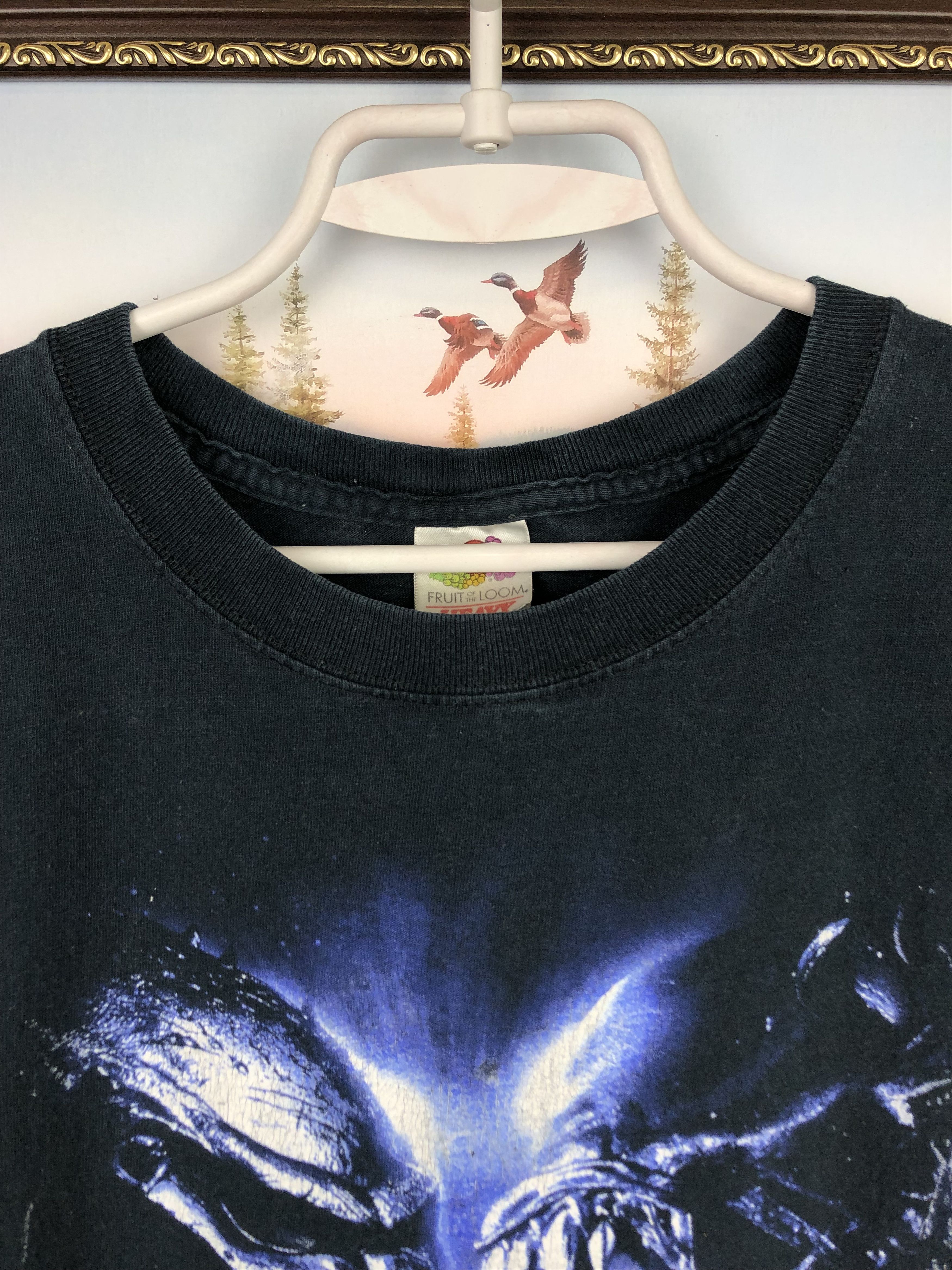 Vintage Vintage Aliens vs Predator 2 Movie Comics Shirt Tee Black Size US L / EU 52-54 / 3 - 7 Thumbnail