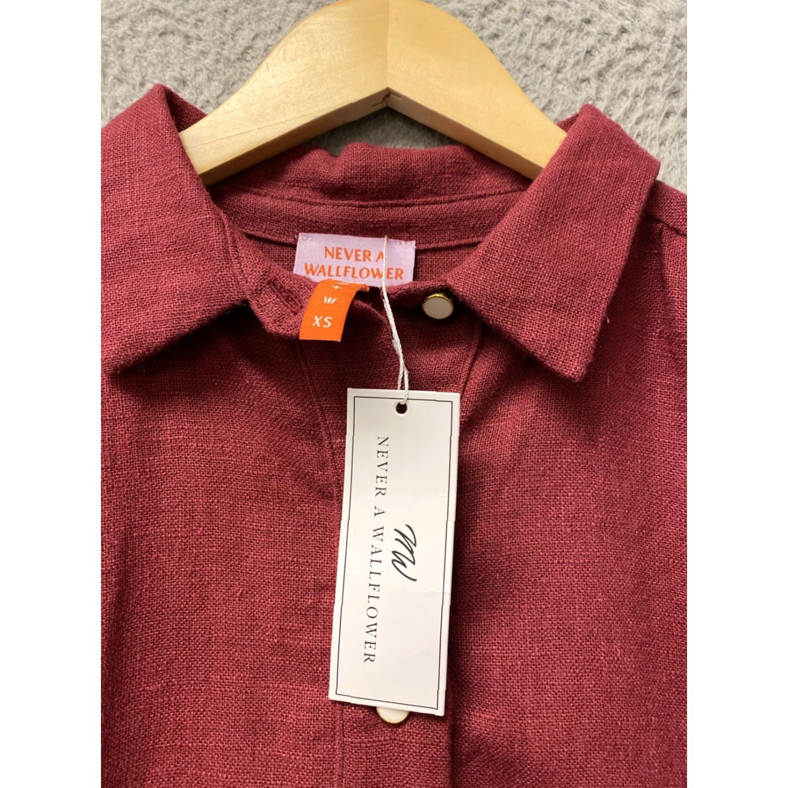 Vintage Never A Wallflower Shirt Womens Burgundy XS Short Sleeve Cotton Silk Button Round Neck Modern City design 90s? Size XS / US 0-2 / IT 36-38 - 2 Thumbnail