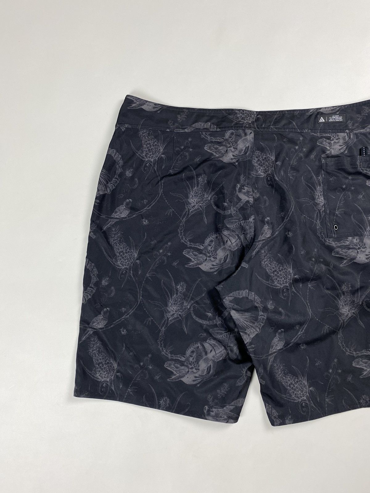 Nike Nike ACG men’s patterned shorts size 38 / XXL Size US 38 / EU 54 - 17 Thumbnail