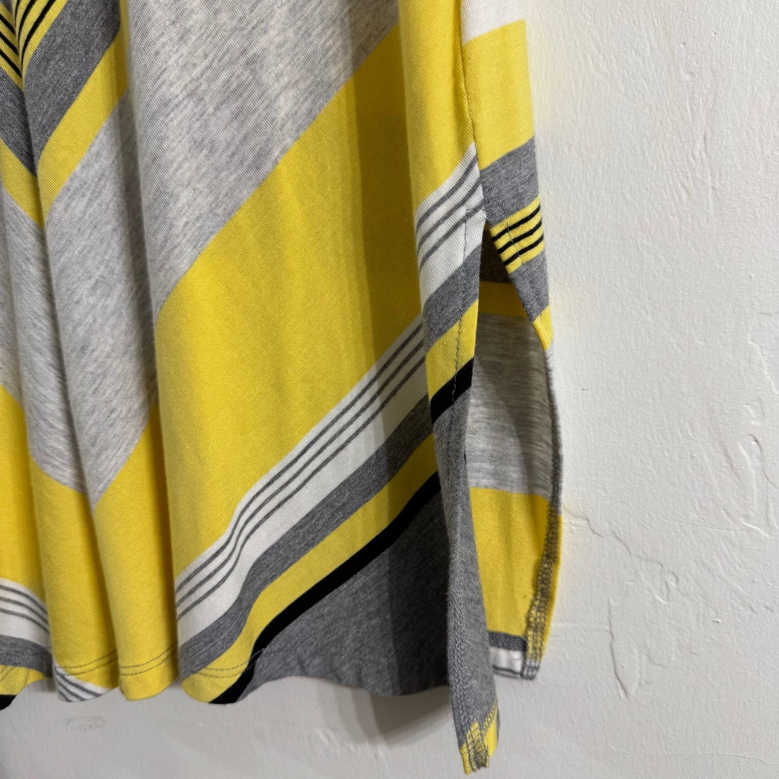 Chicos Chico’s Zenergy Yellow & Gray Striped Tunic Top Size 1 New Size M / US 6-8 / IT 42-44 - 3 Thumbnail