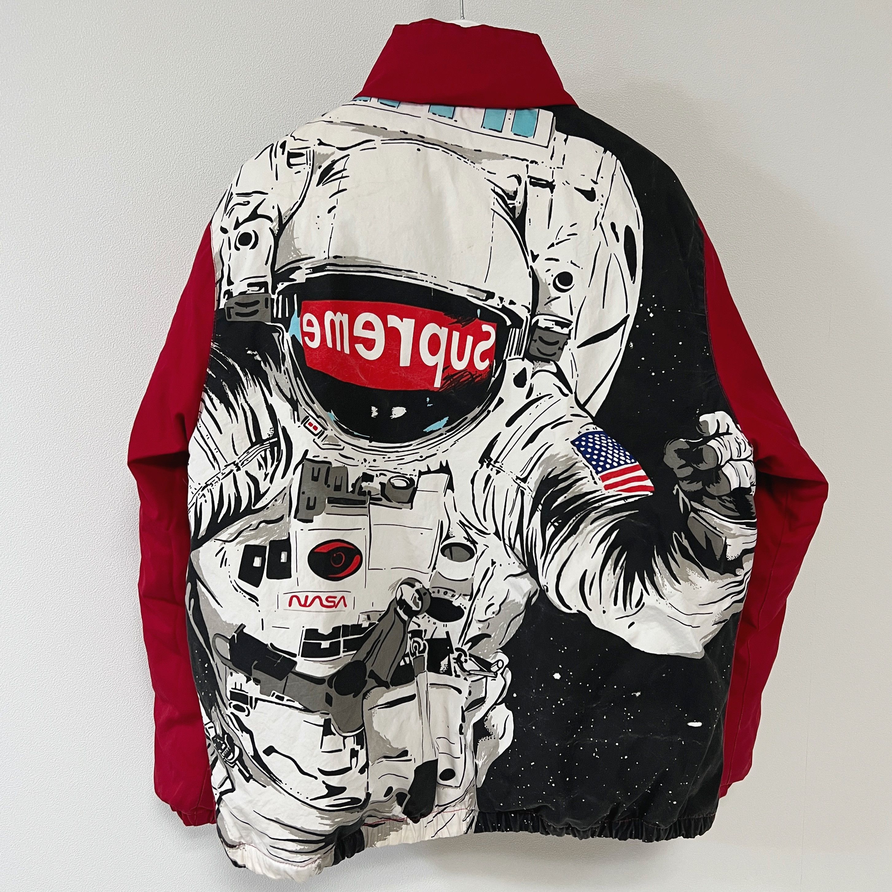 Supreme 16FW Astronaut Puffy Jacket Red