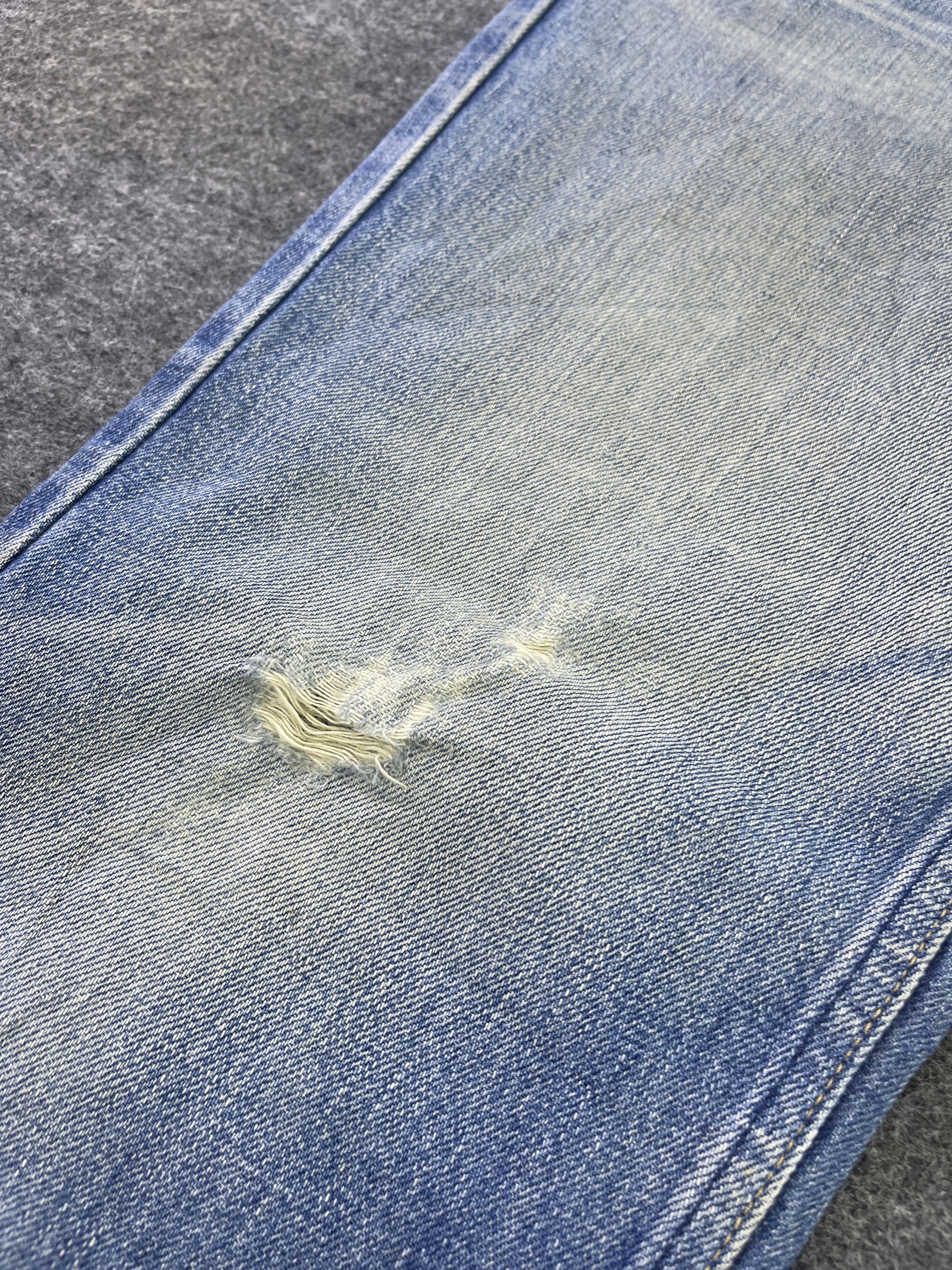 Levi's Vintage Levis 519 Distressed Jeans - J964 Size US 31 - 10 Thumbnail
