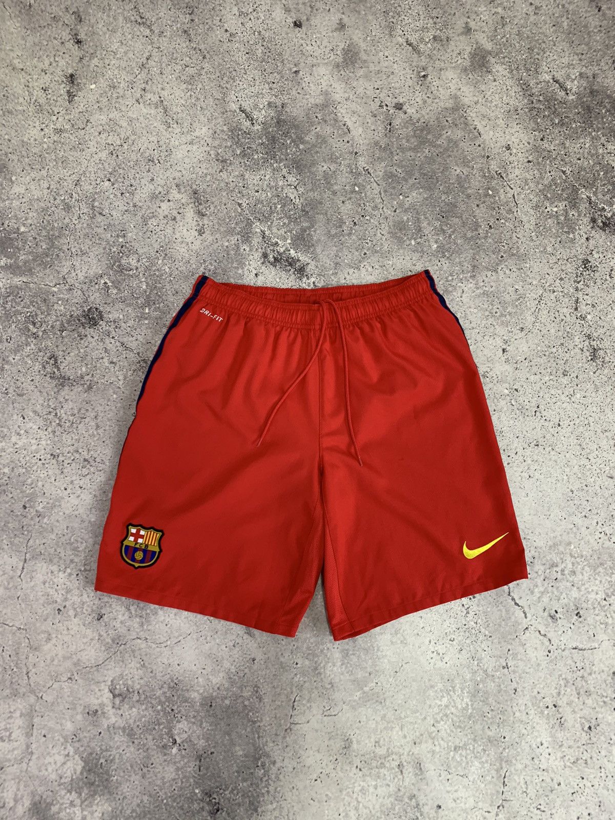 Nike Nike FC Barcelona Vintage Soccer Shorts Size US 34 / EU 50 - 1 Thumbnail
