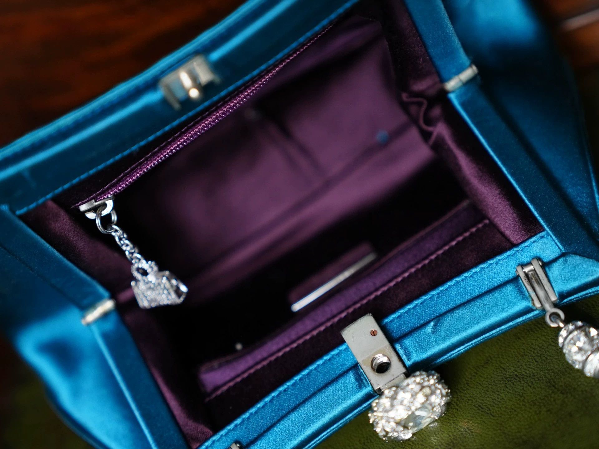 Judith Leiber Judith Leiber Vintage Gemstone Chain Satin Evening Clutch Size ONE SIZE - 6 Thumbnail